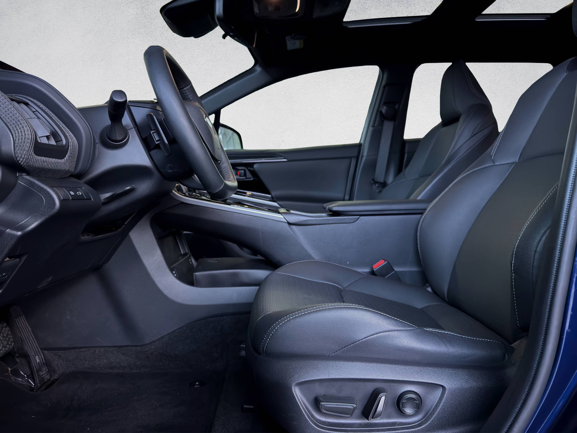 SUBARU Solterra eV Luxury AWD-image-8