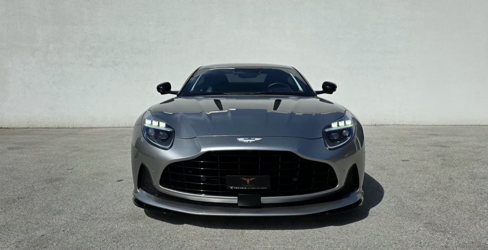 ASTON MARTIN DB12 Coupé-image-3