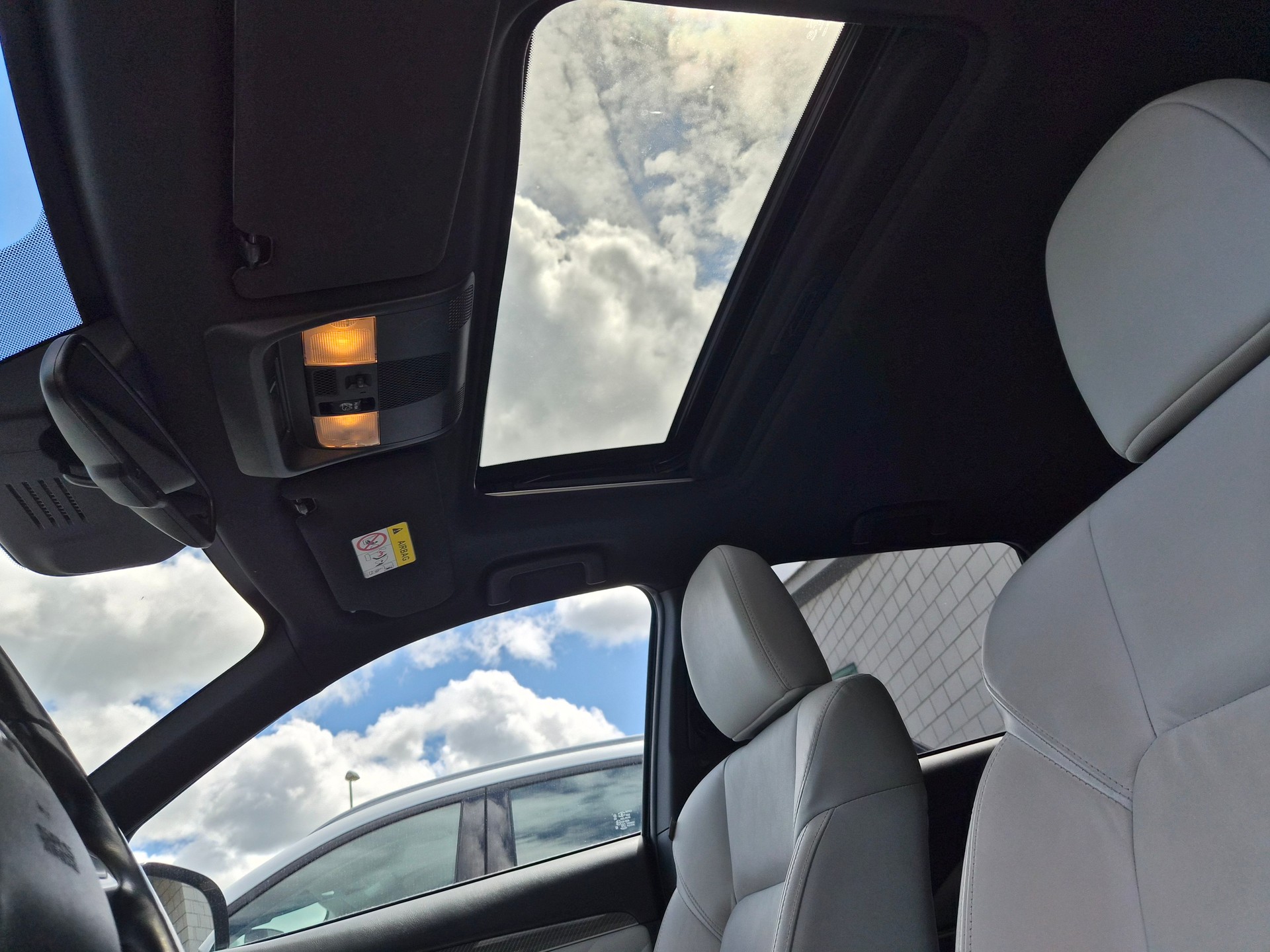 MITSUBISHI Outlander 2.4 PHEV Diamond 4WD Automatic-image-15