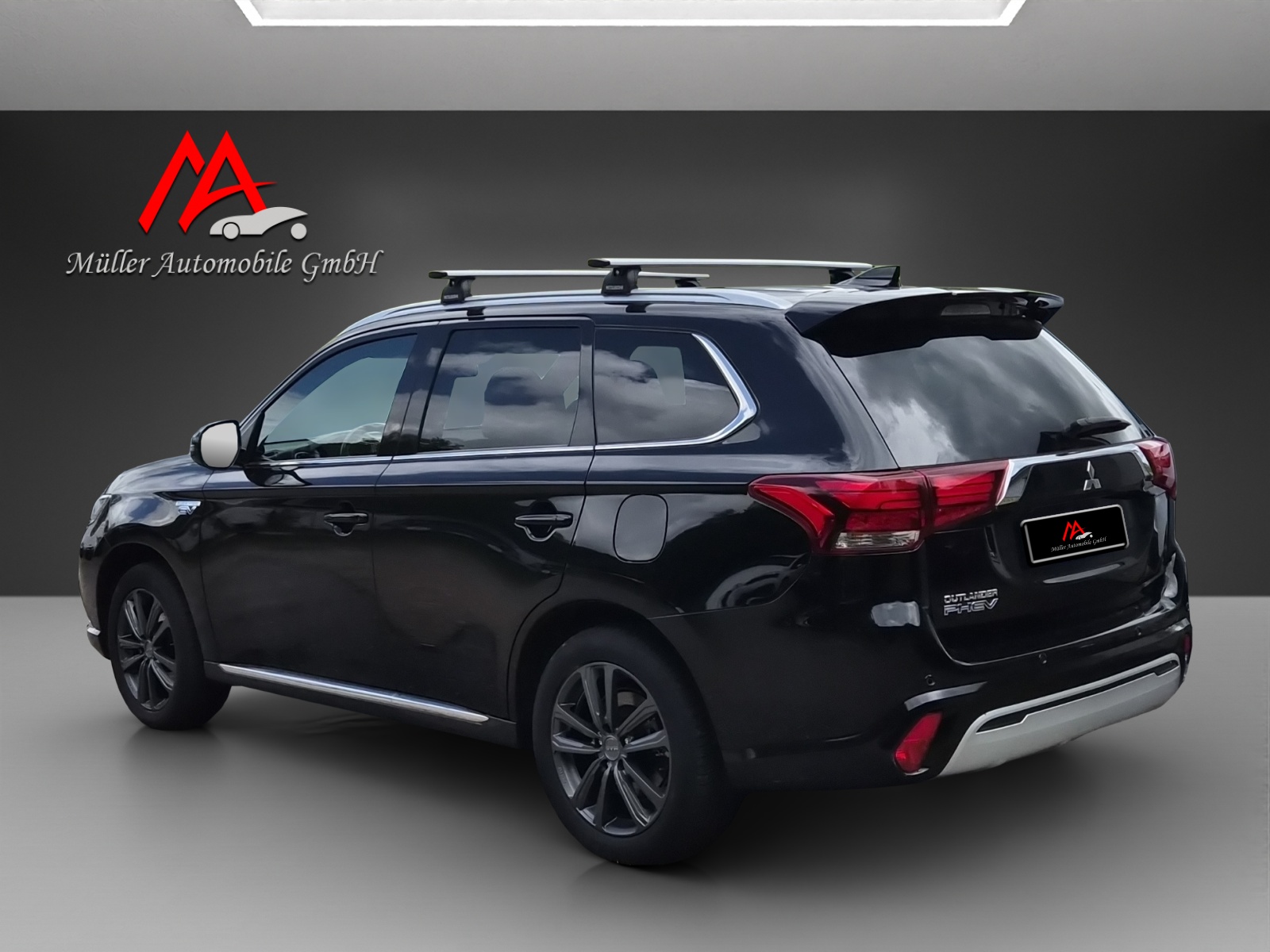 MITSUBISHI Outlander 2.4 PHEV Diamond 4WD Automatic-image-4