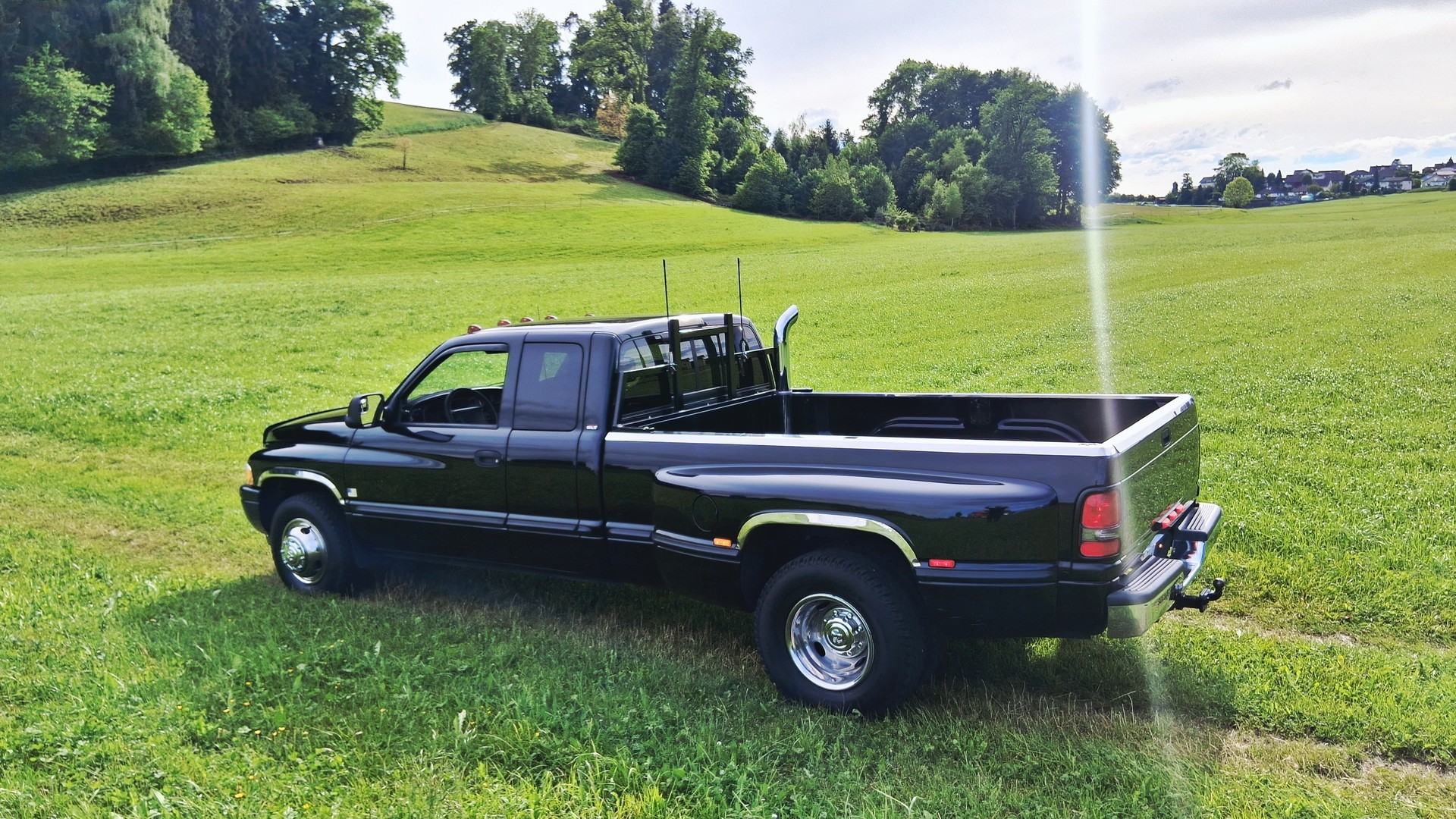 DODGE 3500 Dually-image-1