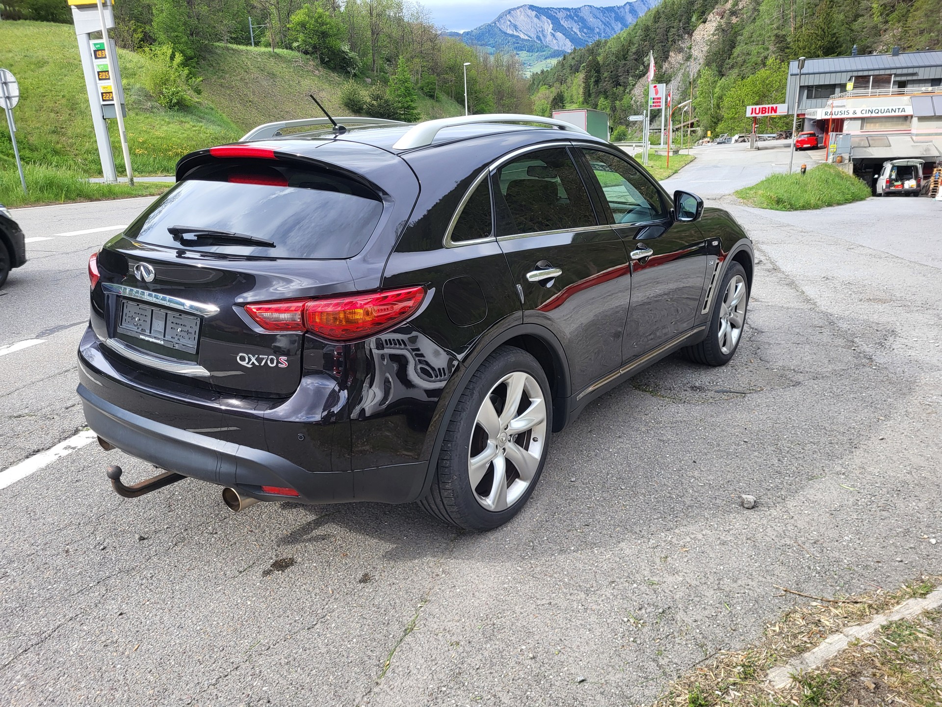 INFINITI QX70 3.7 GT Premium AWD Automatic-image-3
