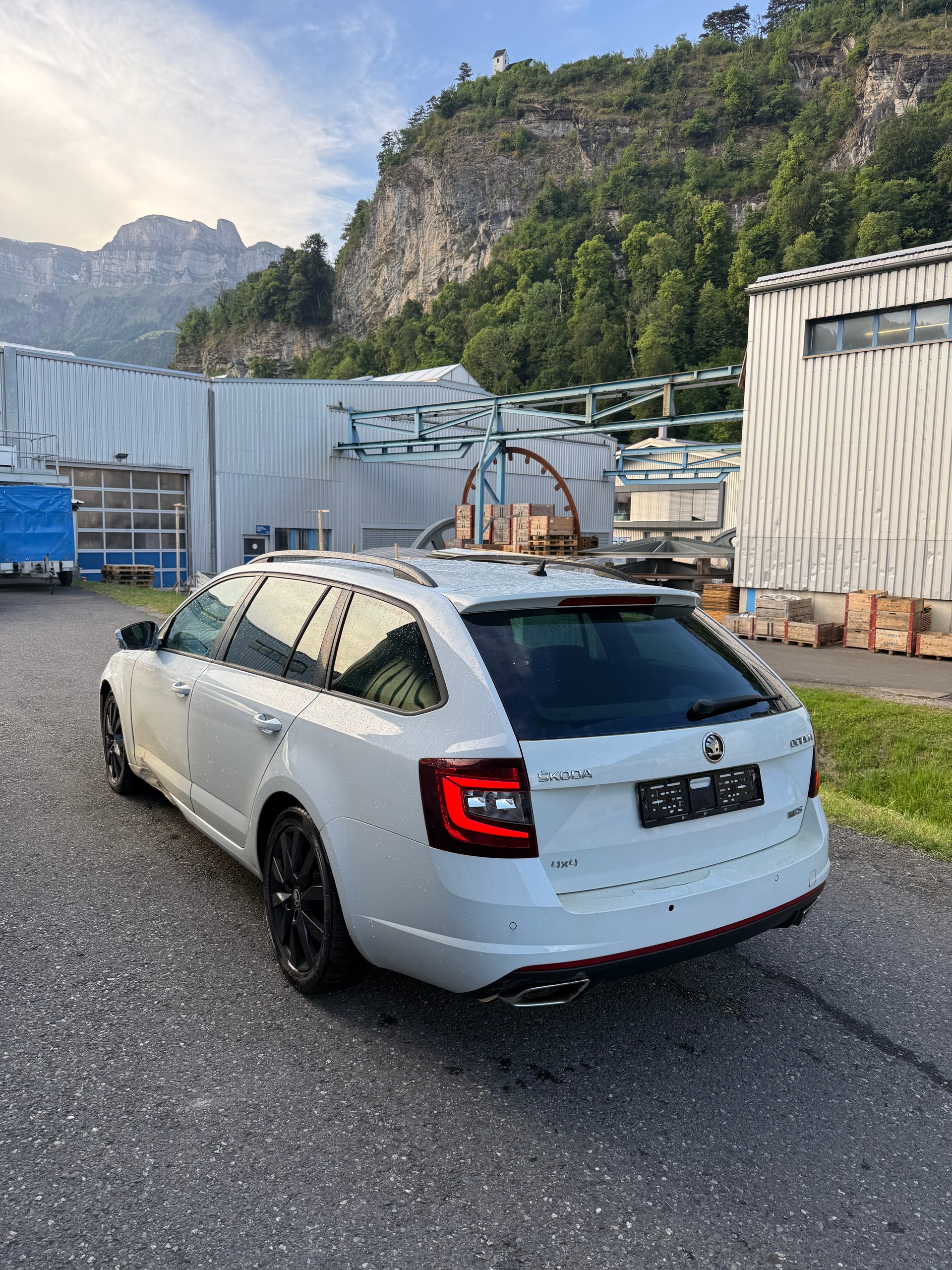 SKODA Octavia Combi 2.0 TDI RS Prag 4x4 DSG-image-11