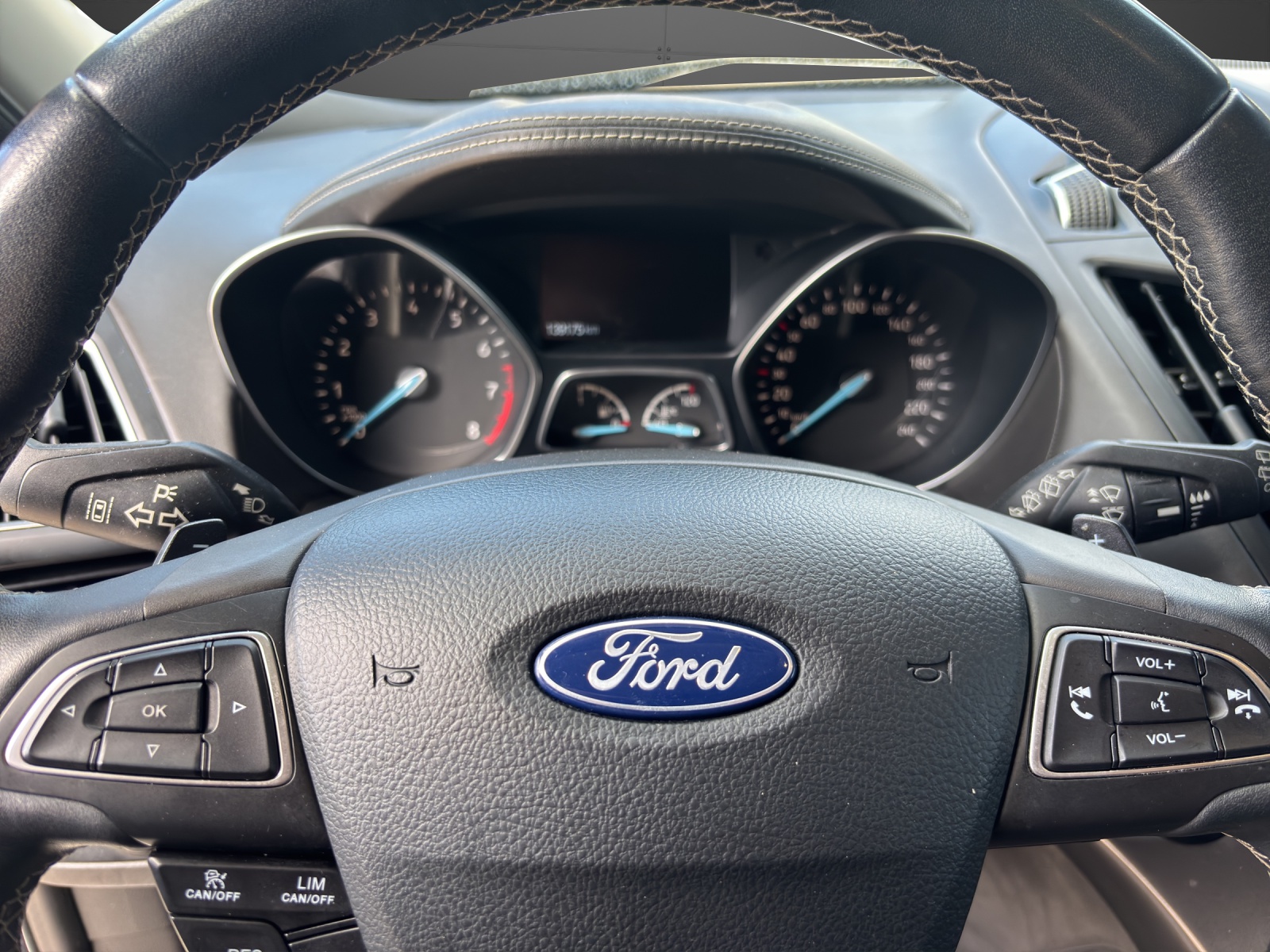 FORD Kuga 1.5 SCTi Vignale 4WD Automatic-image-5