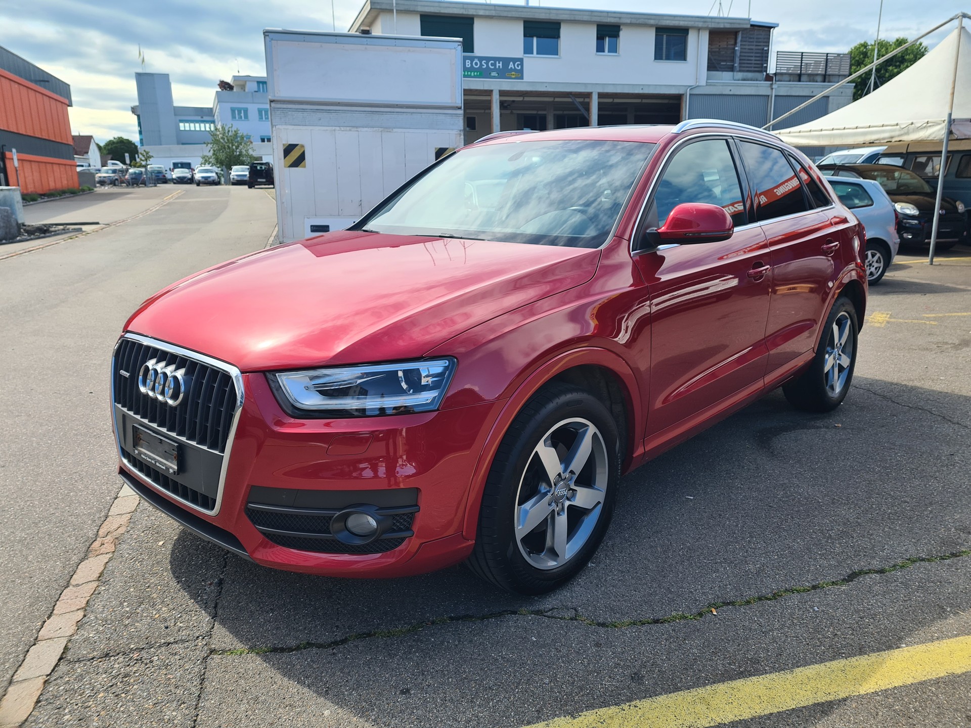 AUDI Q3 2.0 TDI quattro-showroom-element-2