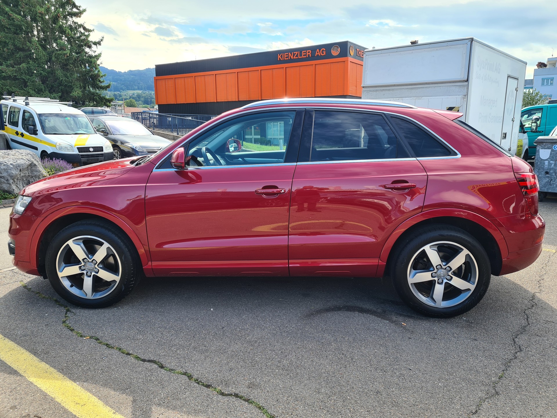 AUDI Q3 2.0 TDI quattro-showroom-element-3