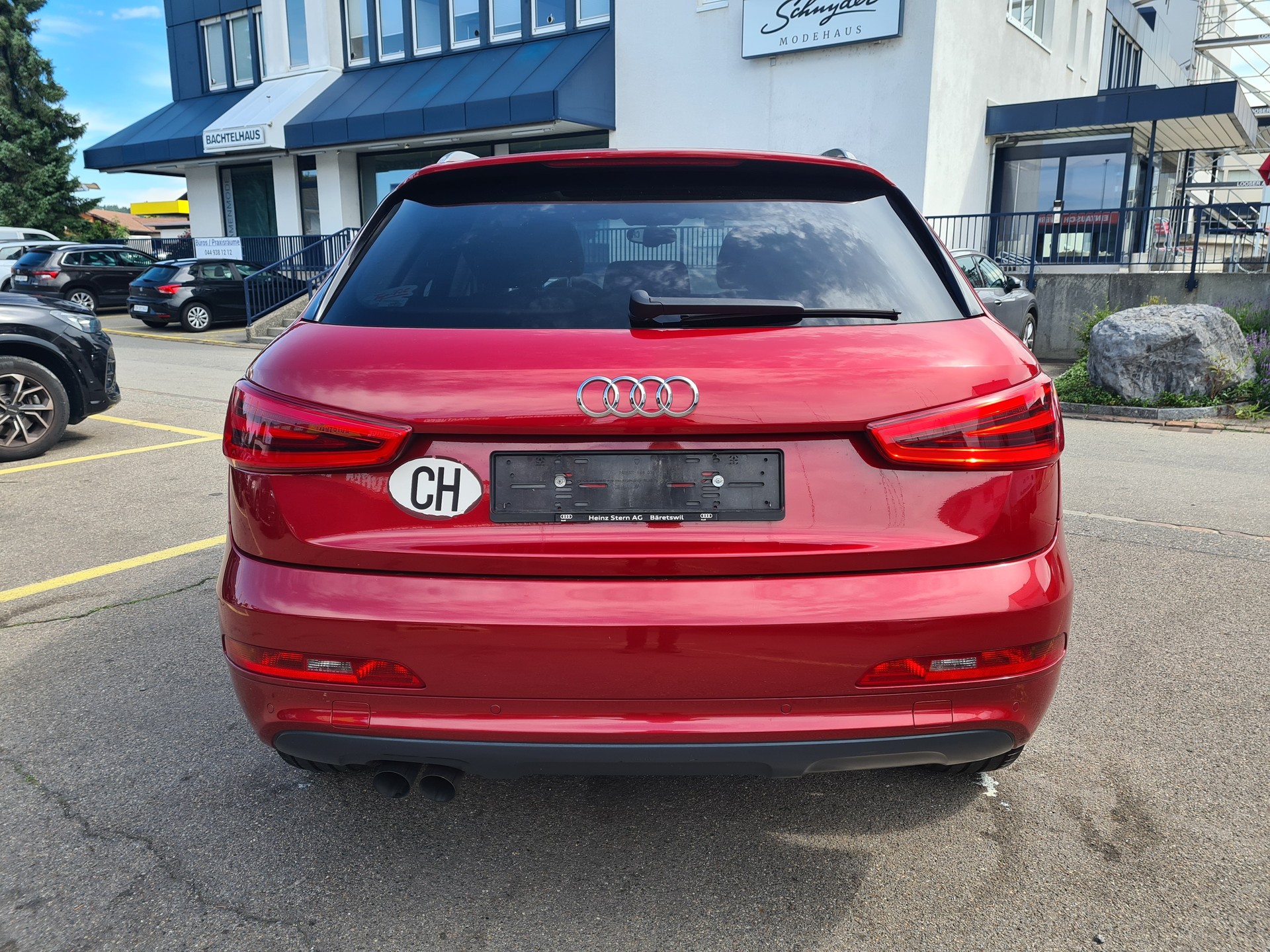 AUDI Q3 2.0 TDI quattro-image-5