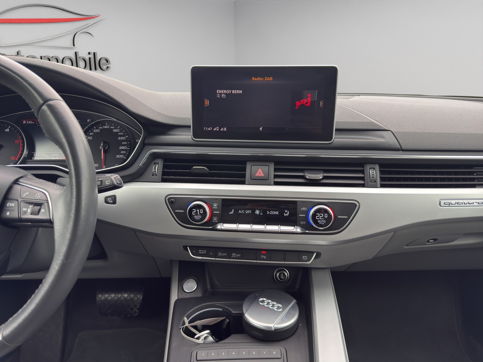 AUDI A4 Avant 2.0 TDI Design quattro S-tronic-image-12