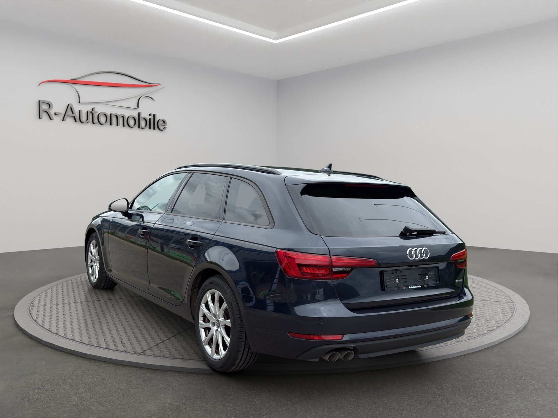 AUDI A4 Avant 2.0 TDI Design quattro S-tronic-image-2
