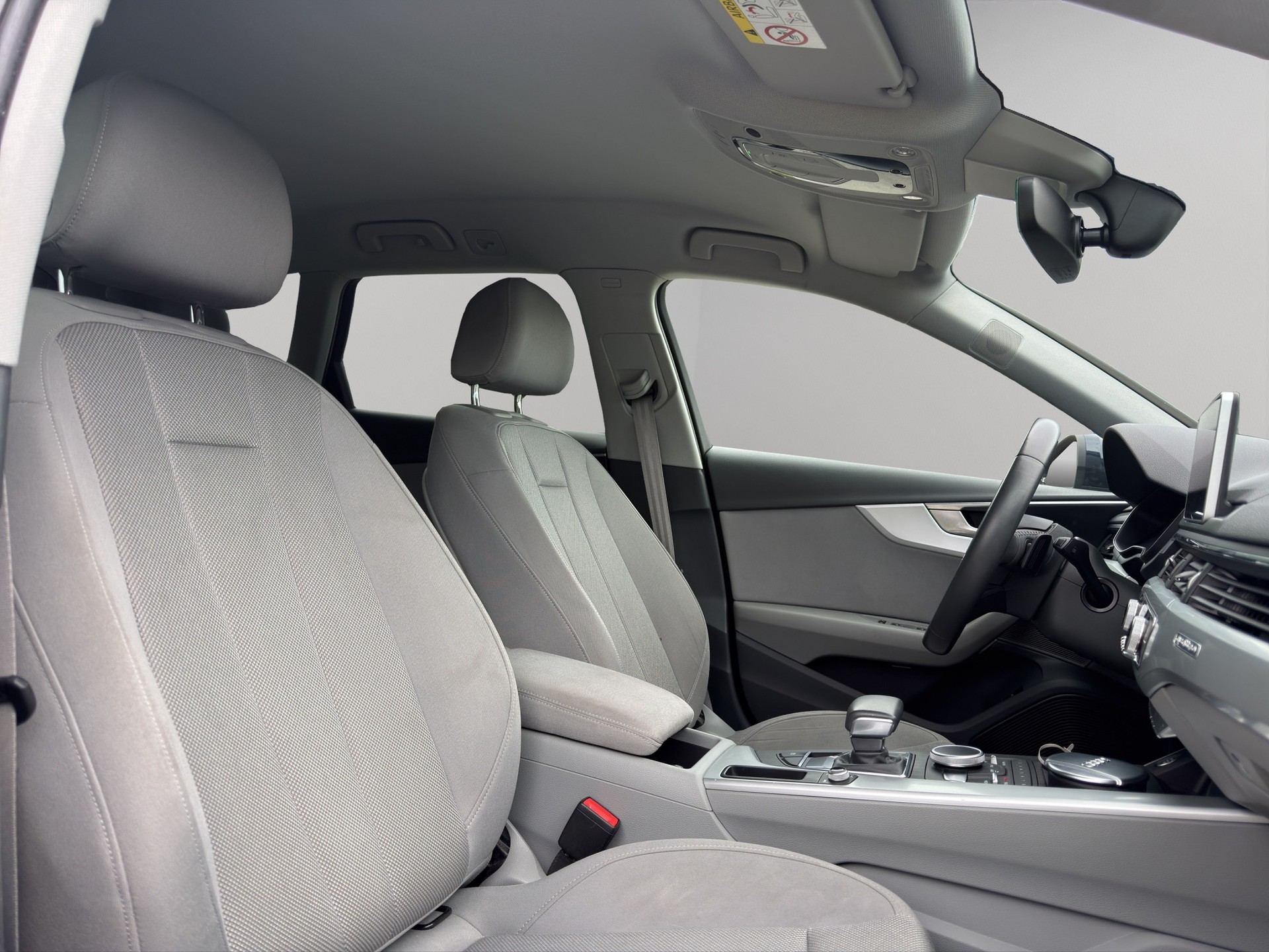 AUDI A4 Avant 2.0 TDI Design quattro S-tronic-image-15