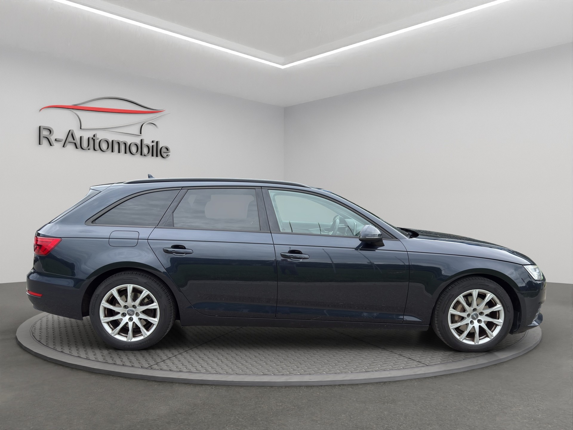 AUDI A4 Avant 2.0 TDI Design quattro S-tronic-image-5