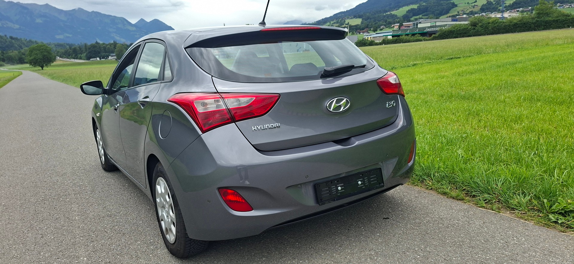 HYUNDAI i30 1.4 Comfort-image-3