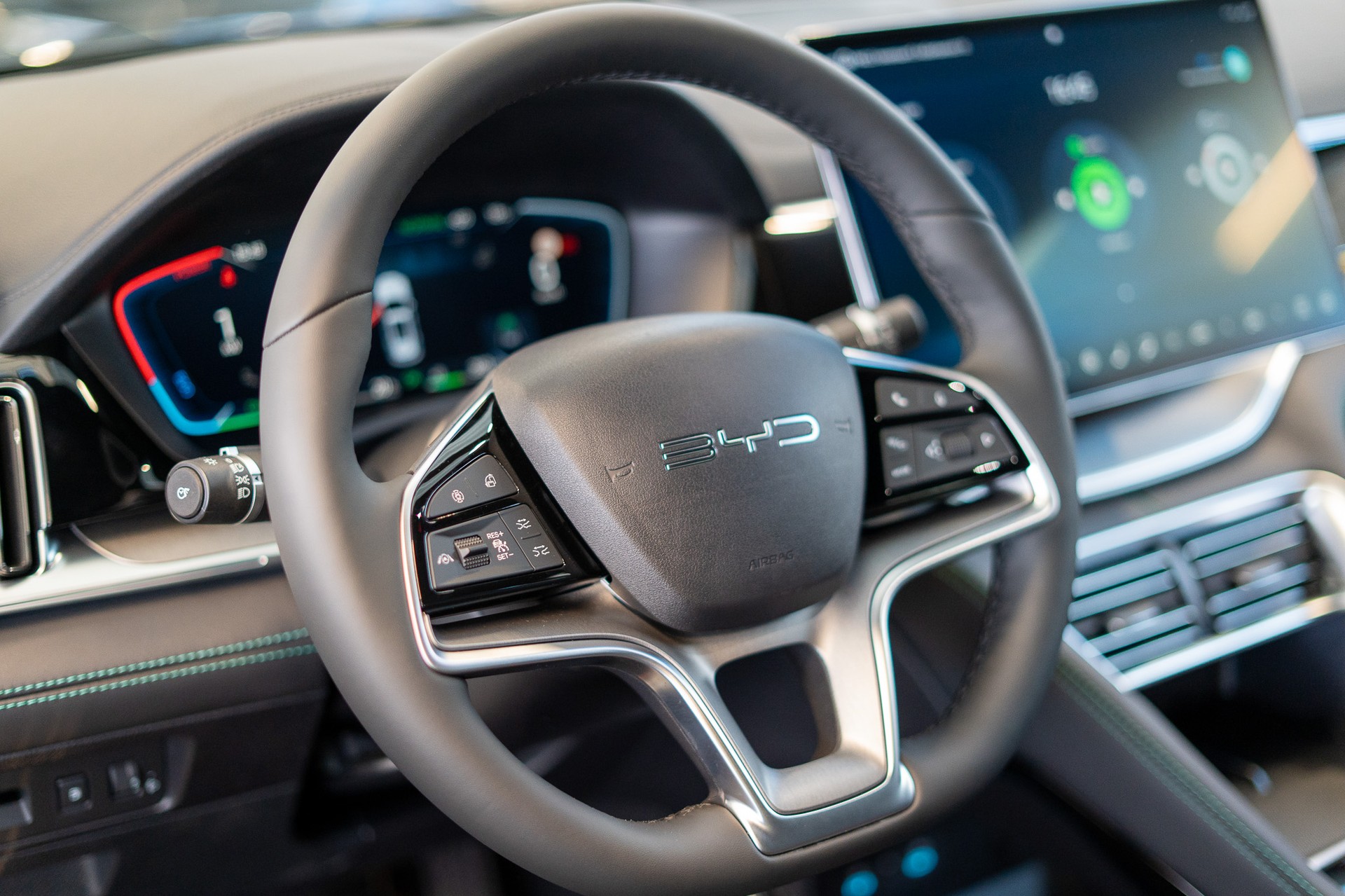 BYD Seal U DM-i Design AWD / Panorama / Head-Up Display / 360° Kamera-image-12
