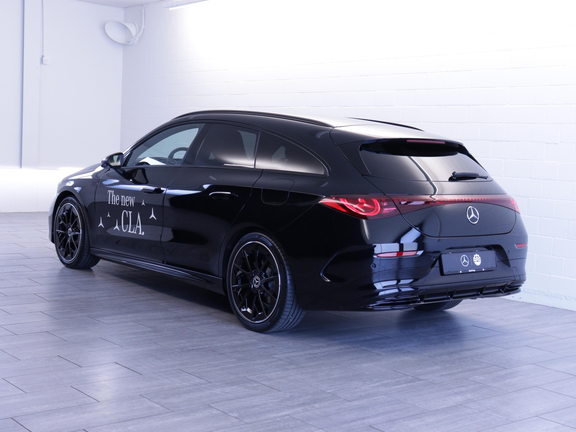 MERCEDES-BENZ CLA 220 4-Matic Shooting Brake-showroom-element-3