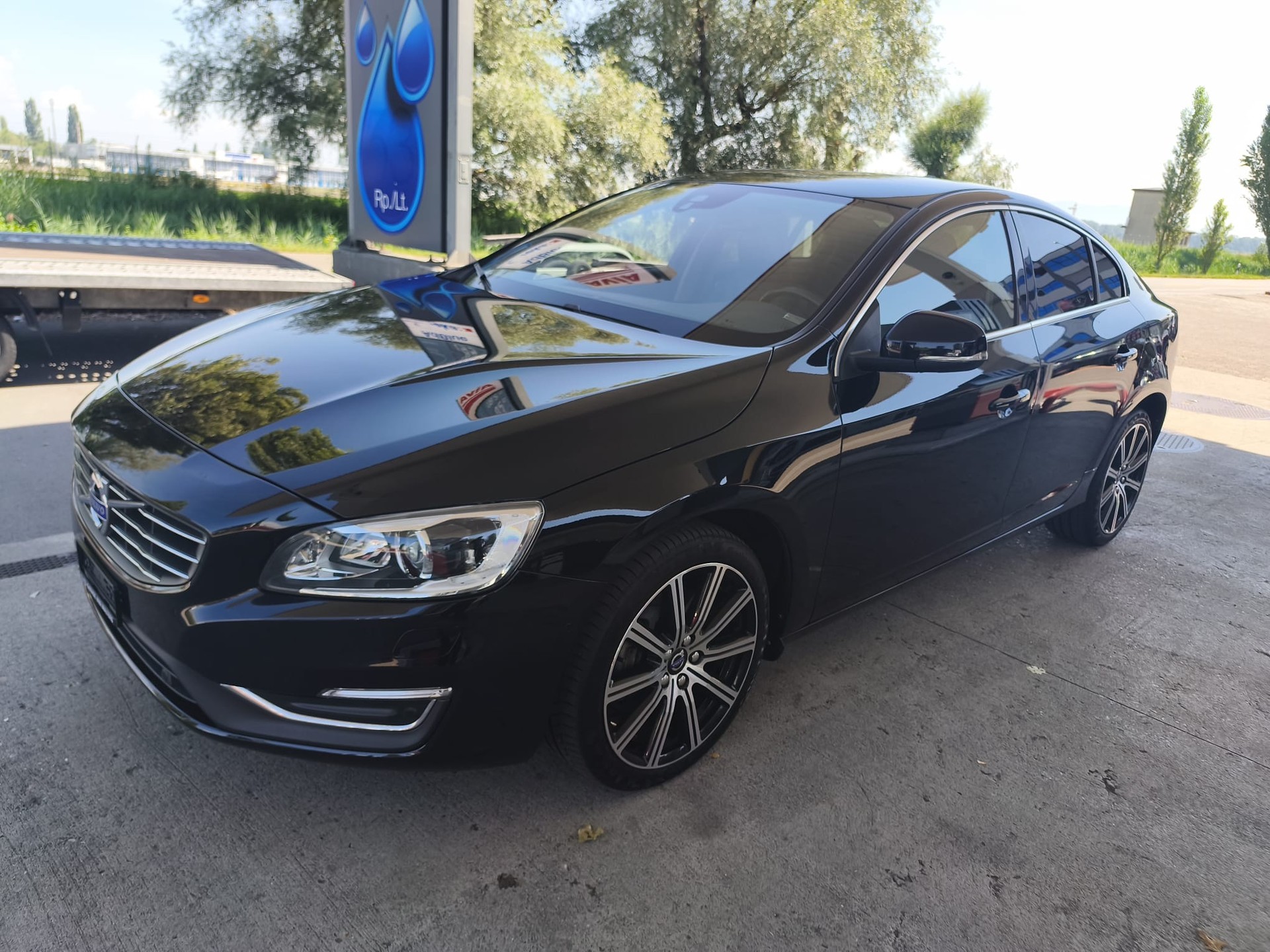 VOLVO S60 T5 Summum R-Design Geartronic-showroom-element-1