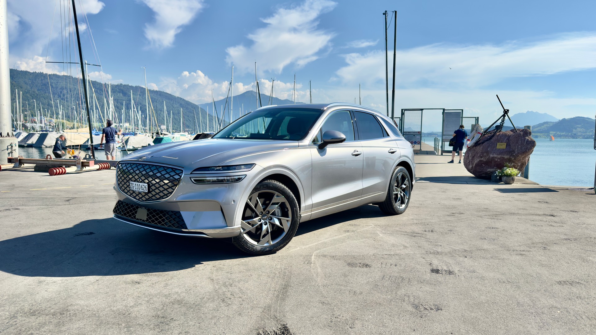 GENESIS Dual Motor Sport AWD