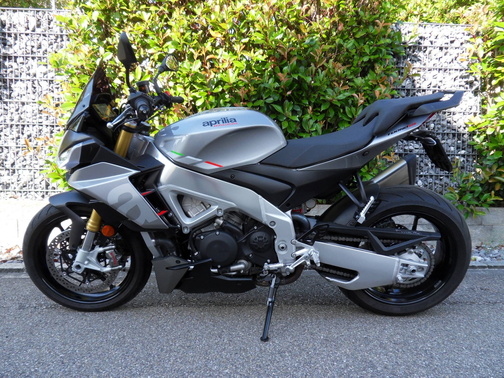 APRILIA Tuono V4 1100-image-2