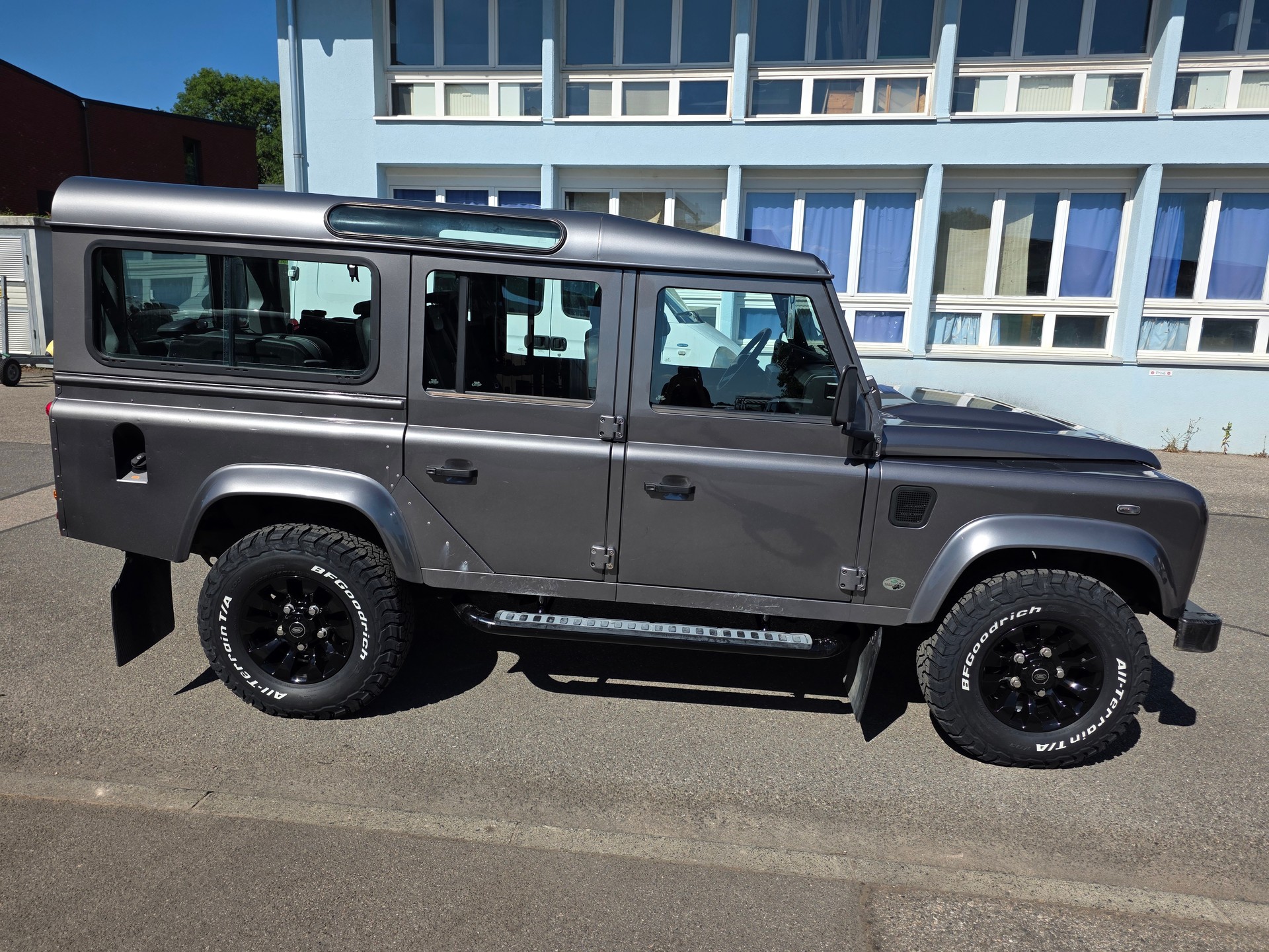 LAND ROVER Defender 110 SW 2.4Tdc-image-5