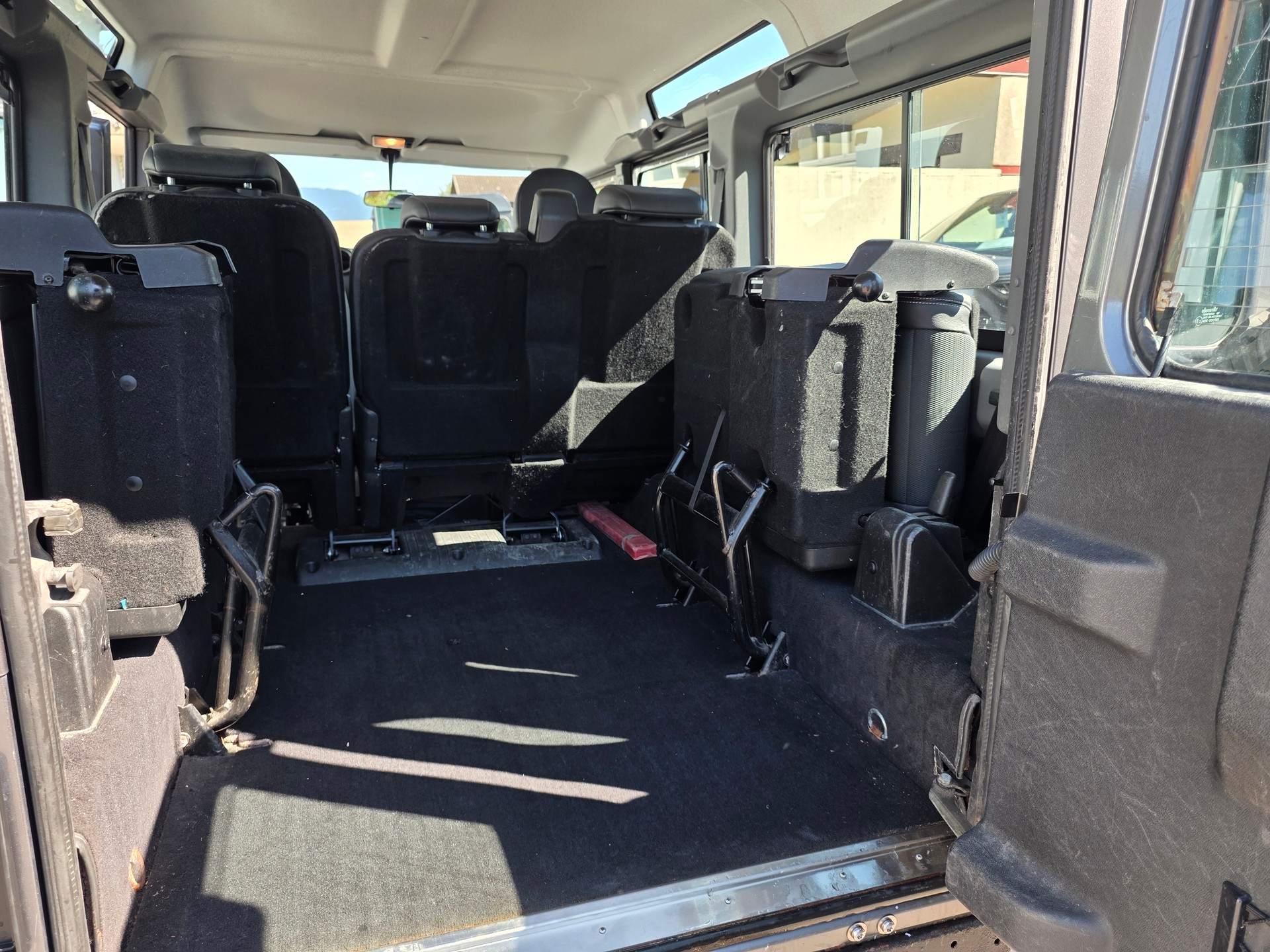 LAND ROVER Defender 110 SW 2.4Tdc-image-10