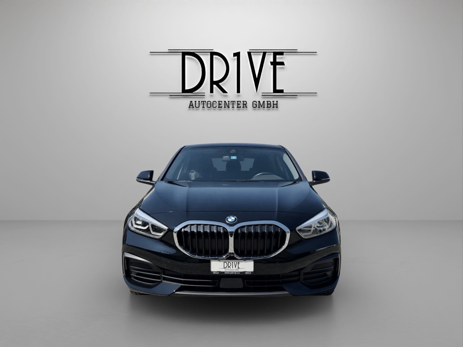 BMW 118i Steptronic-showroom-element-1