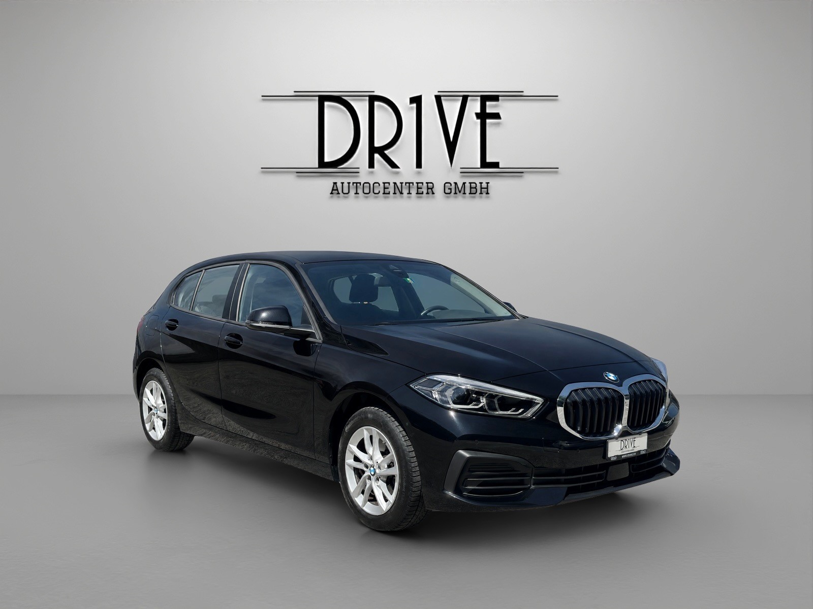 BMW 118i Steptronic-showroom-element-2