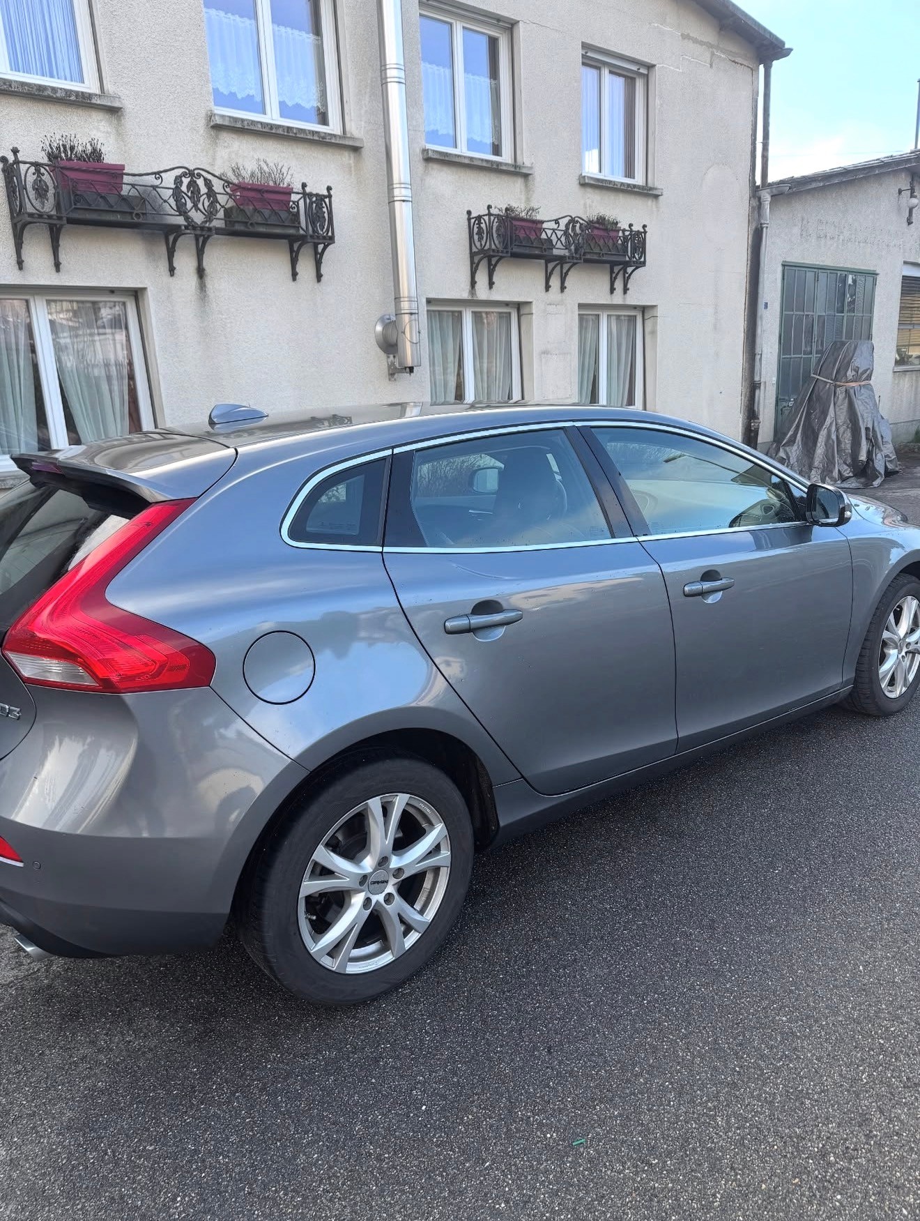 VOLVO V40 D3 Summum Geartronic-showroom-element-2