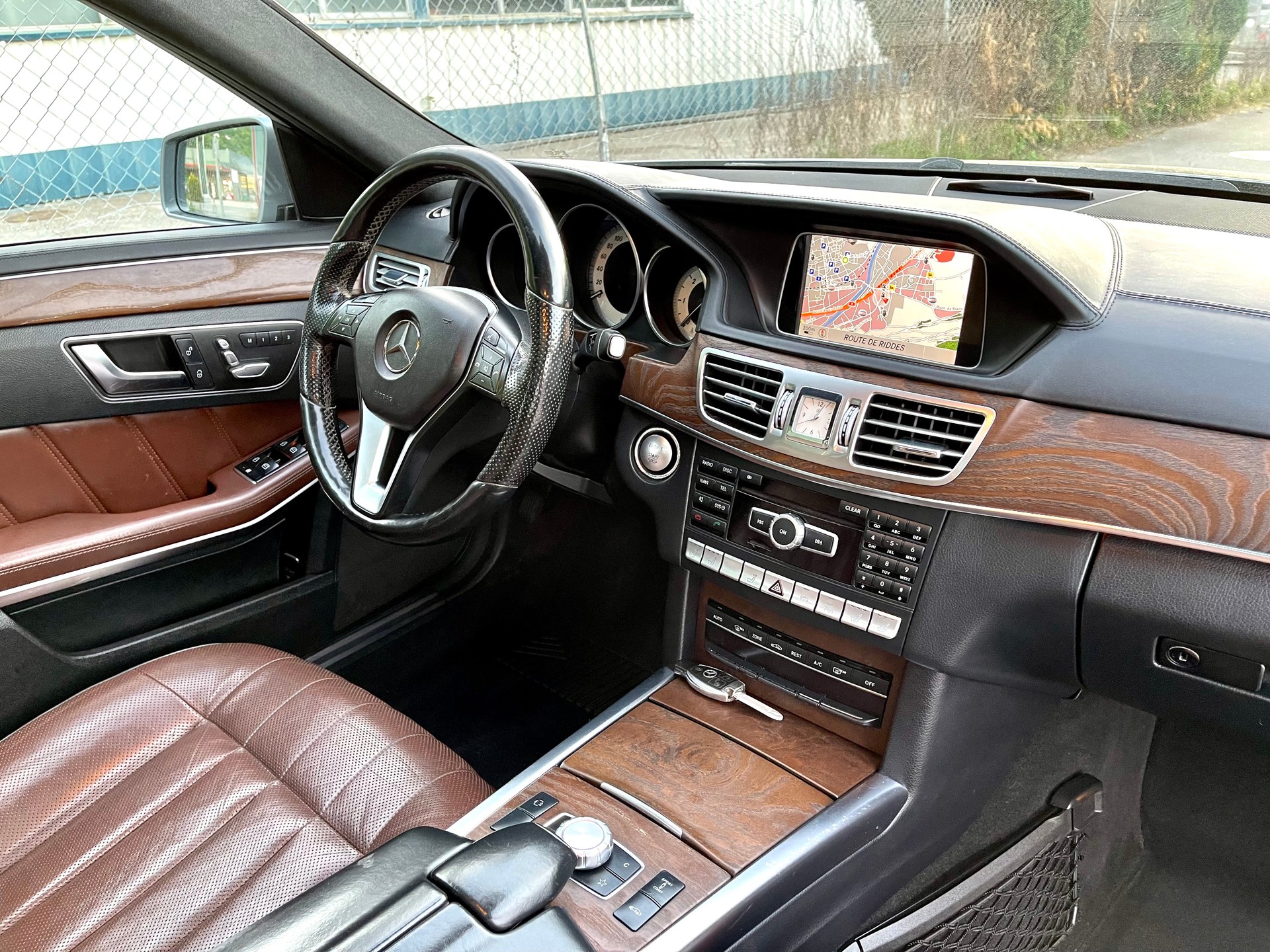 MERCEDES-BENZ E 350 BlueTEC 4Matic 7G-Tronic-image-19