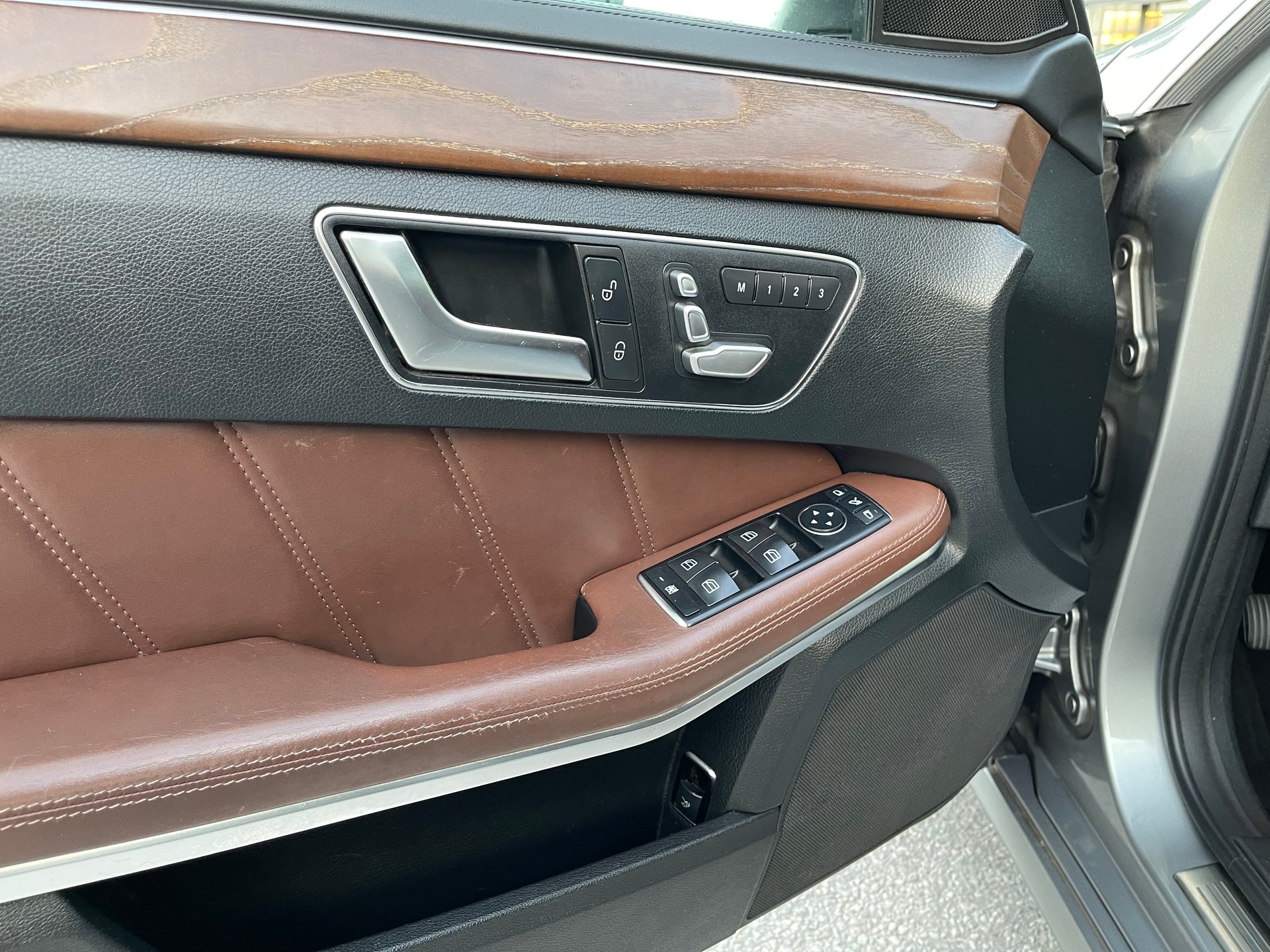 MERCEDES-BENZ E 350 BlueTEC 4Matic 7G-Tronic-image-28