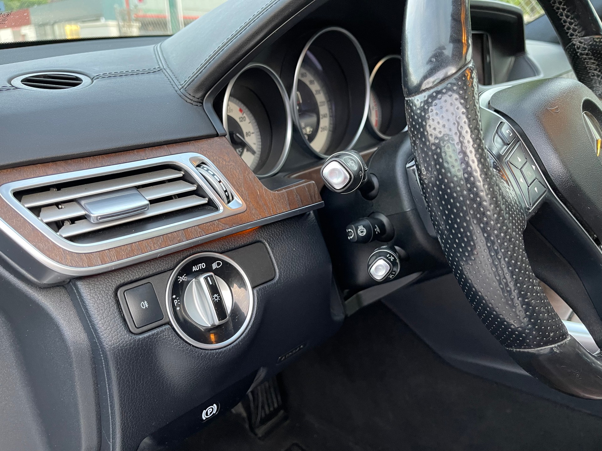 MERCEDES-BENZ E 350 BlueTEC 4Matic 7G-Tronic-image-24