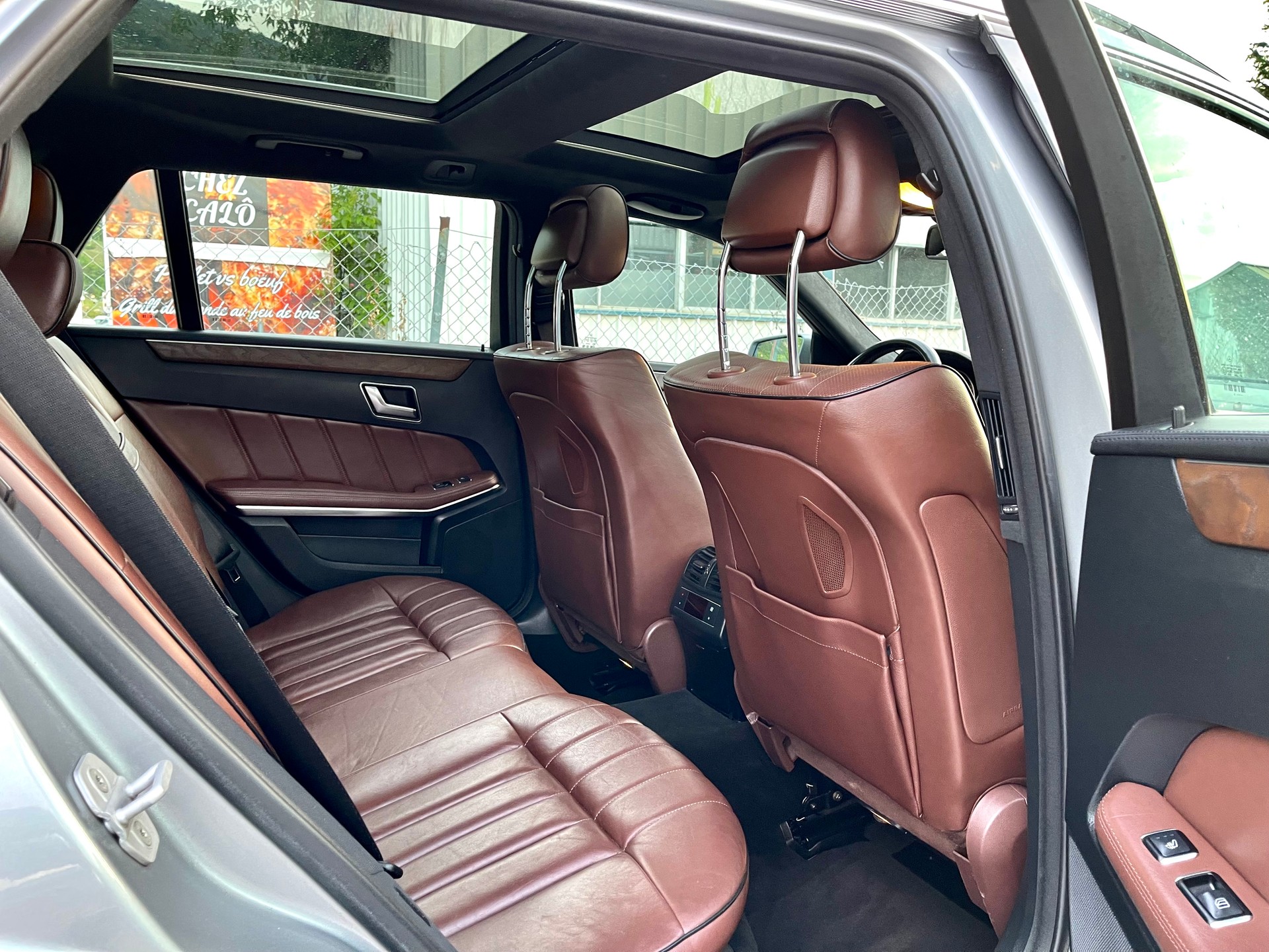 MERCEDES-BENZ E 350 BlueTEC 4Matic 7G-Tronic-image-21