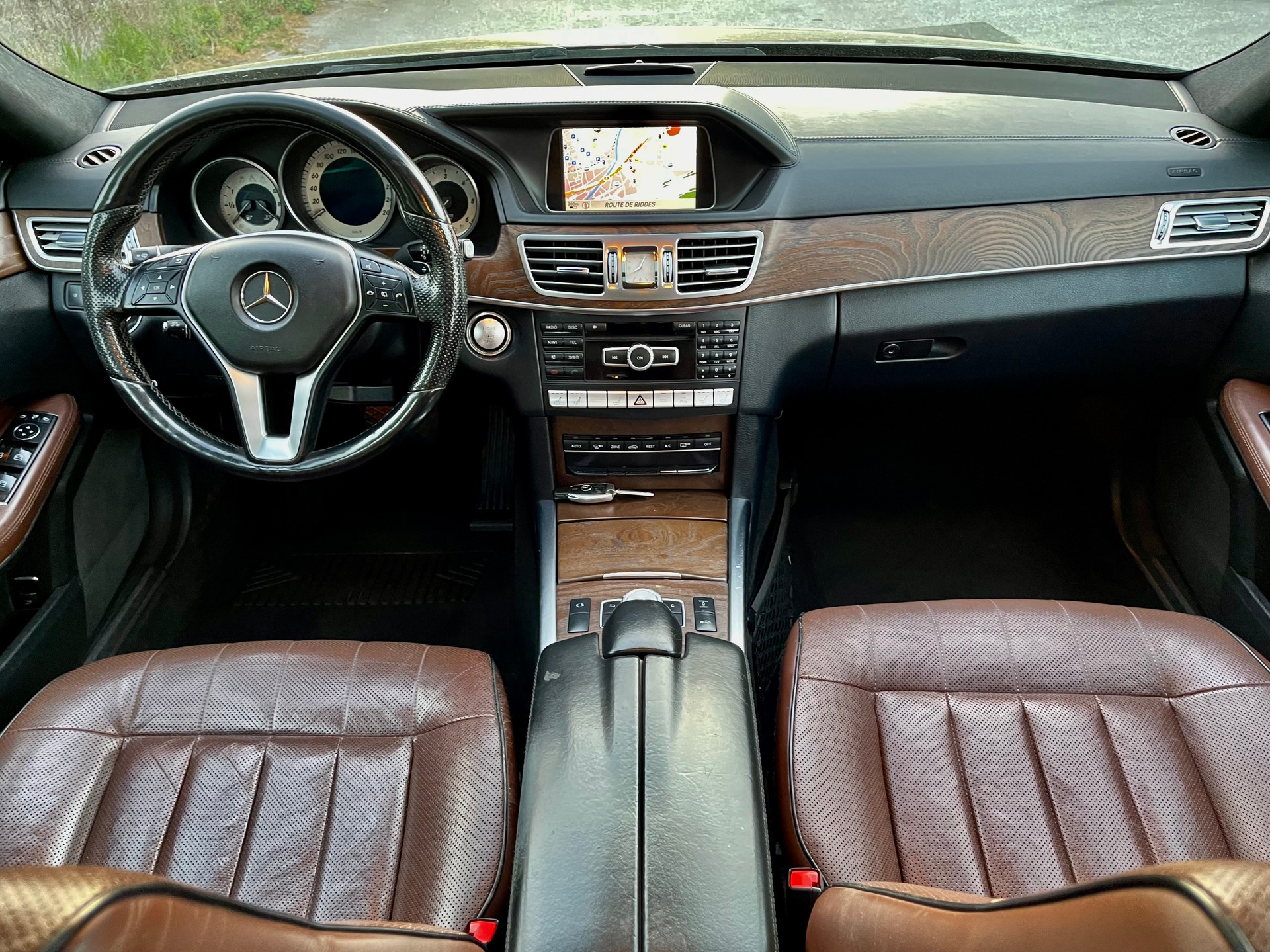 MERCEDES-BENZ E 350 BlueTEC 4Matic 7G-Tronic-image-22
