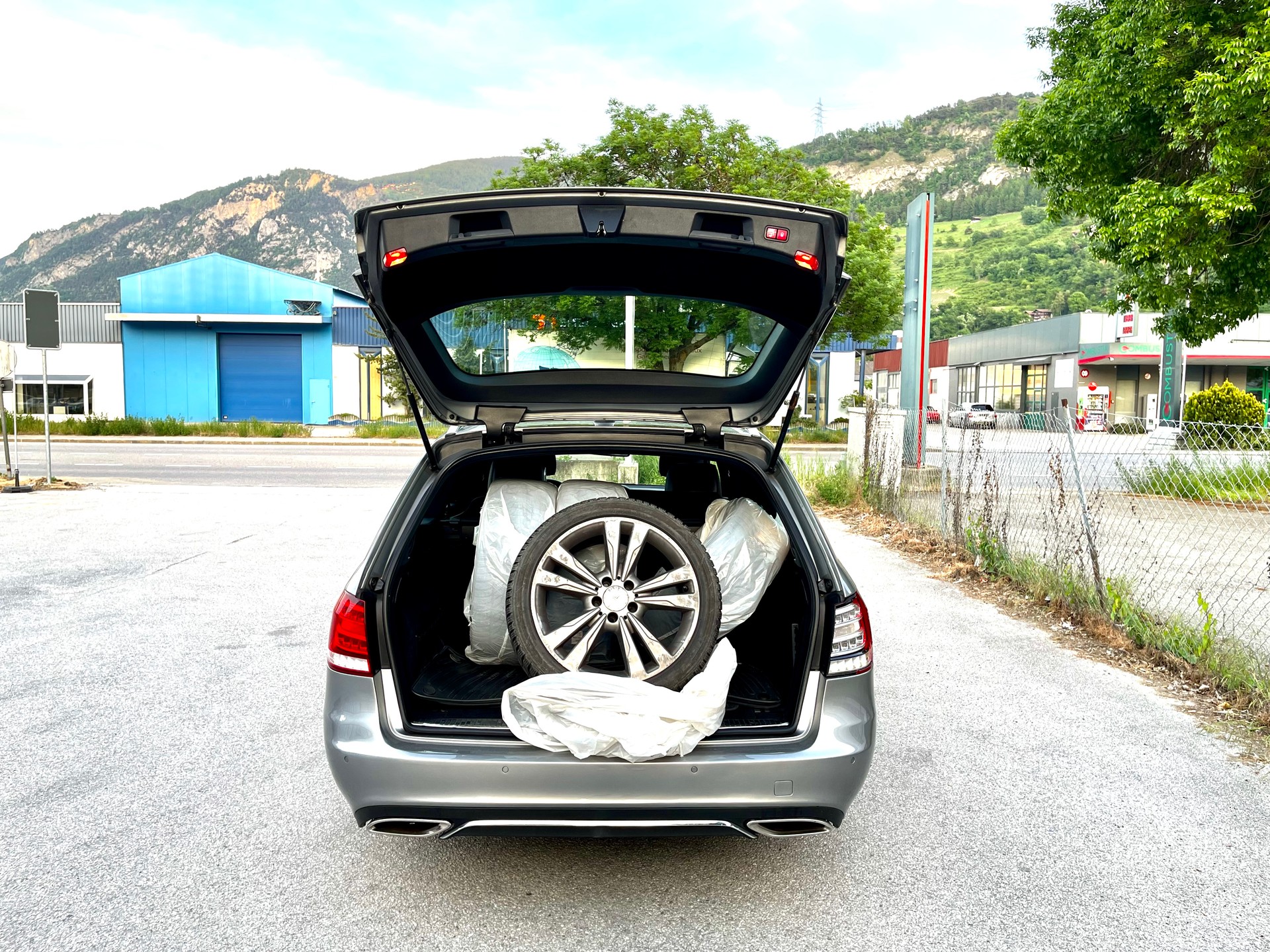 MERCEDES-BENZ E 350 BlueTEC 4Matic 7G-Tronic-showroom-element-3