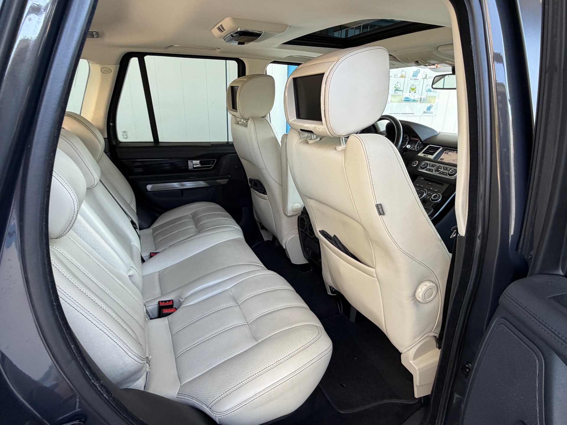 LAND ROVER Range Rover Sport 3.0 TDV6 HSE Automatic-showroom-element-3