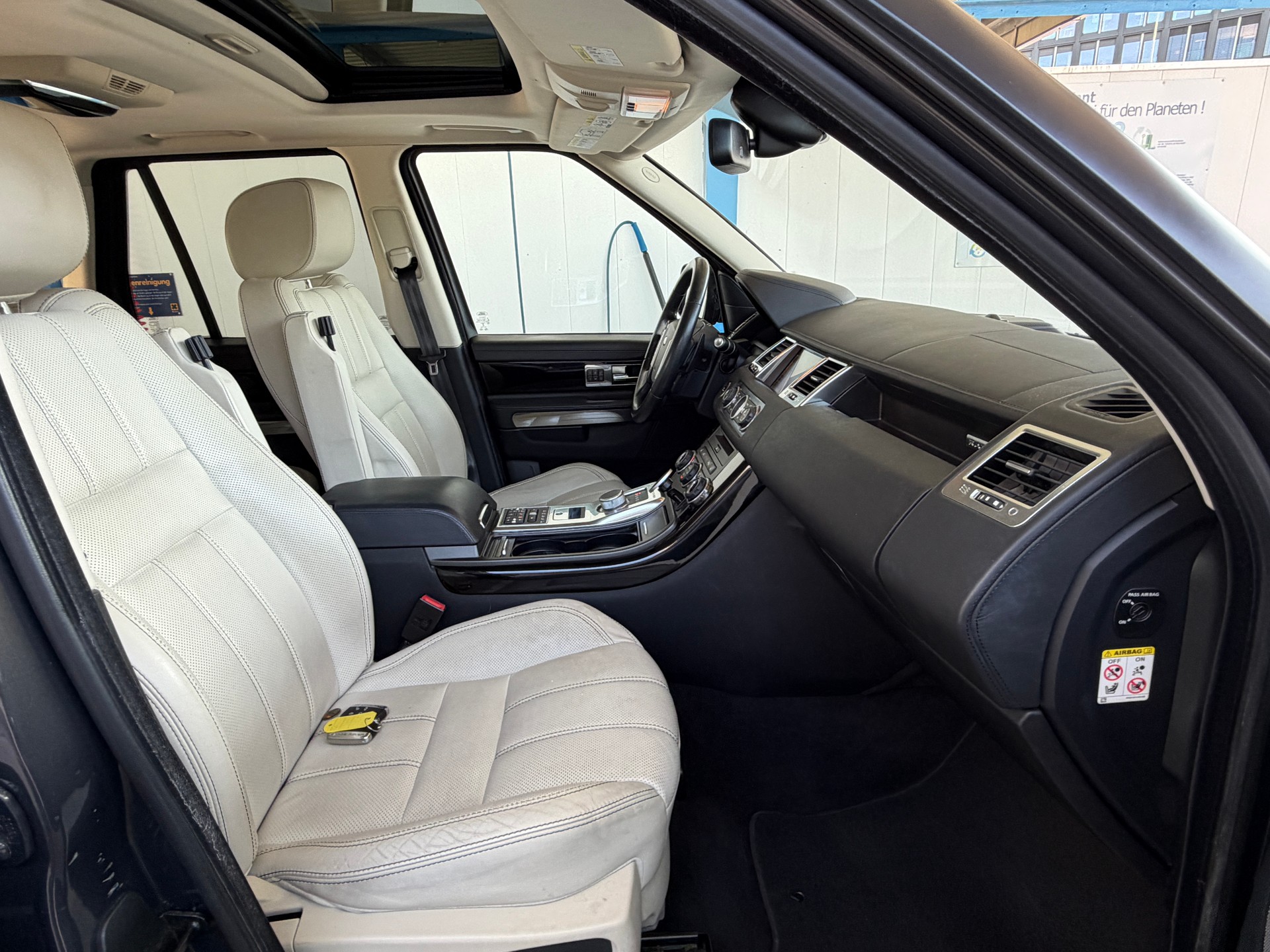 LAND ROVER Range Rover Sport 3.0 TDV6 HSE Automatic-showroom-element-2