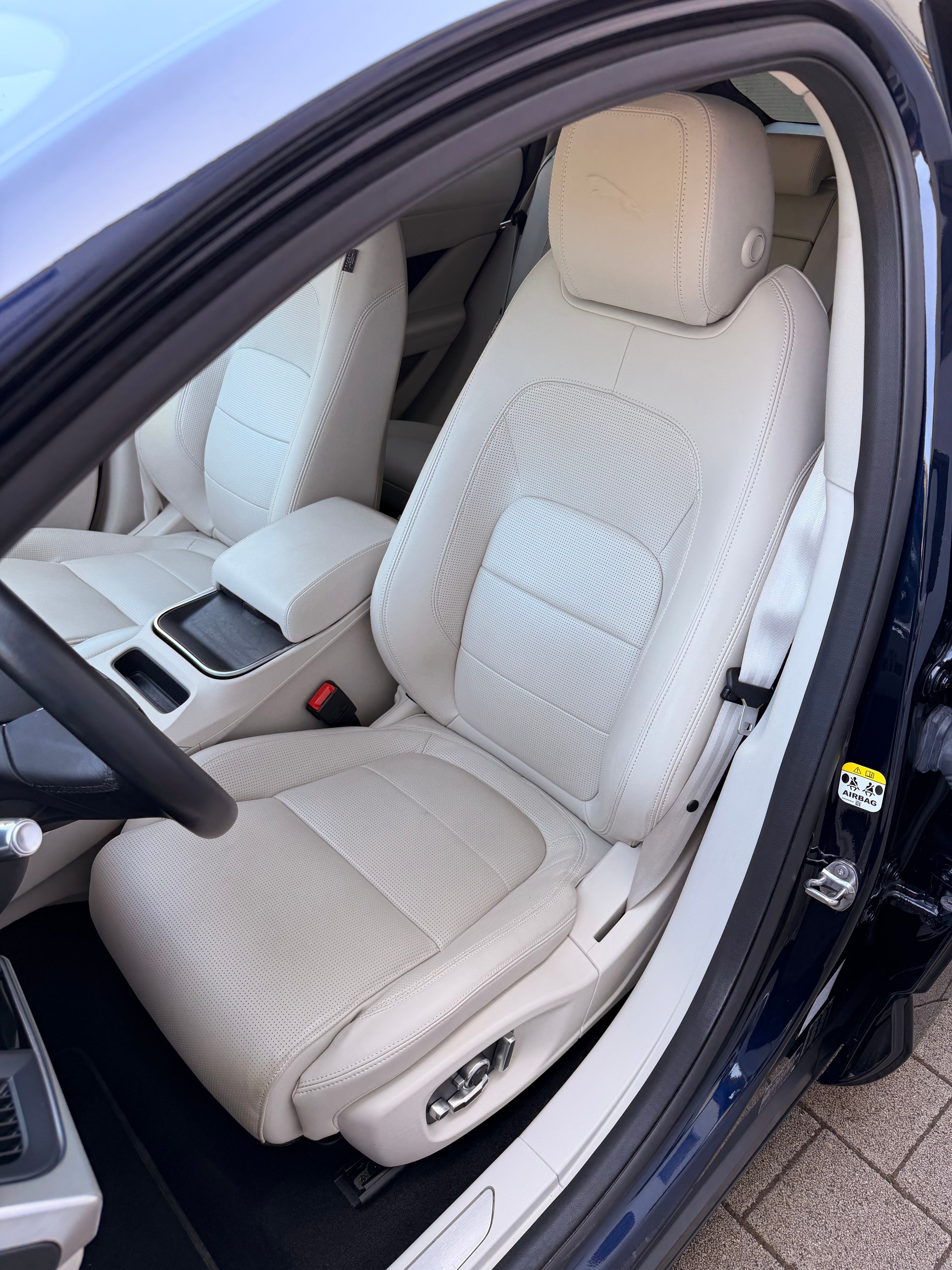 JAGUAR I-Pace EV400 HSE AWD-image-11