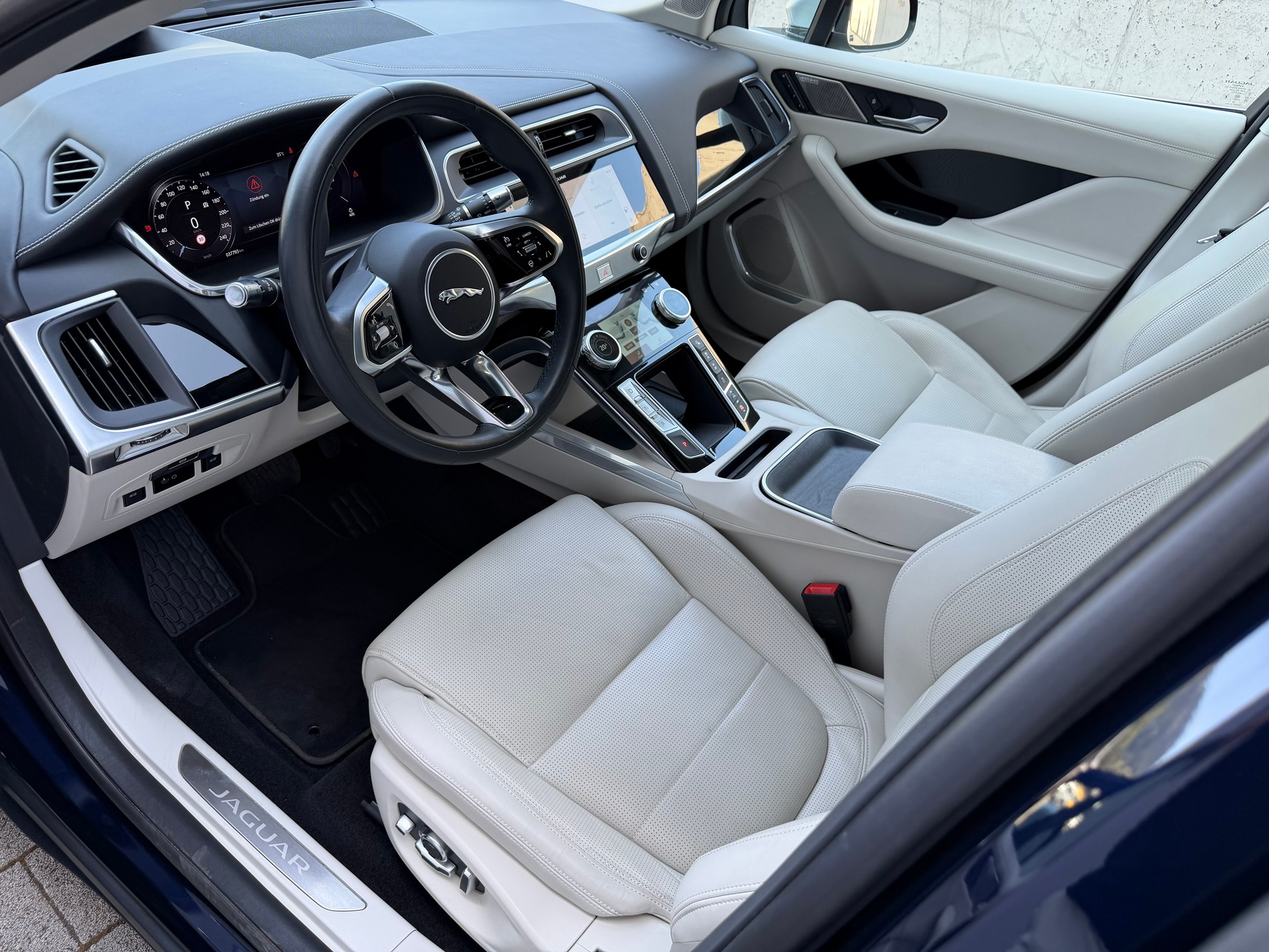 JAGUAR I-Pace EV400 HSE AWD-image-8