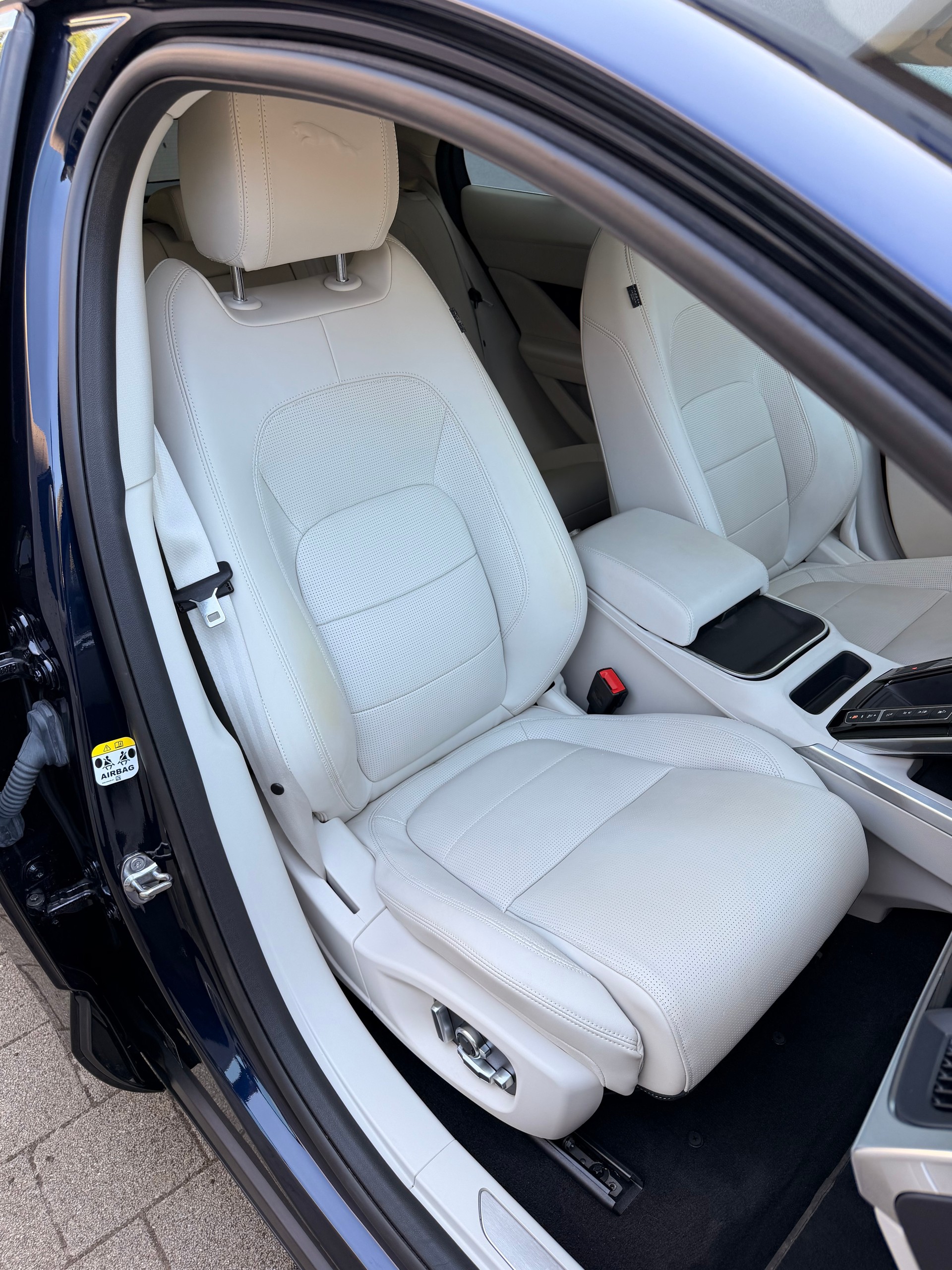 JAGUAR I-Pace EV400 HSE AWD-image-16