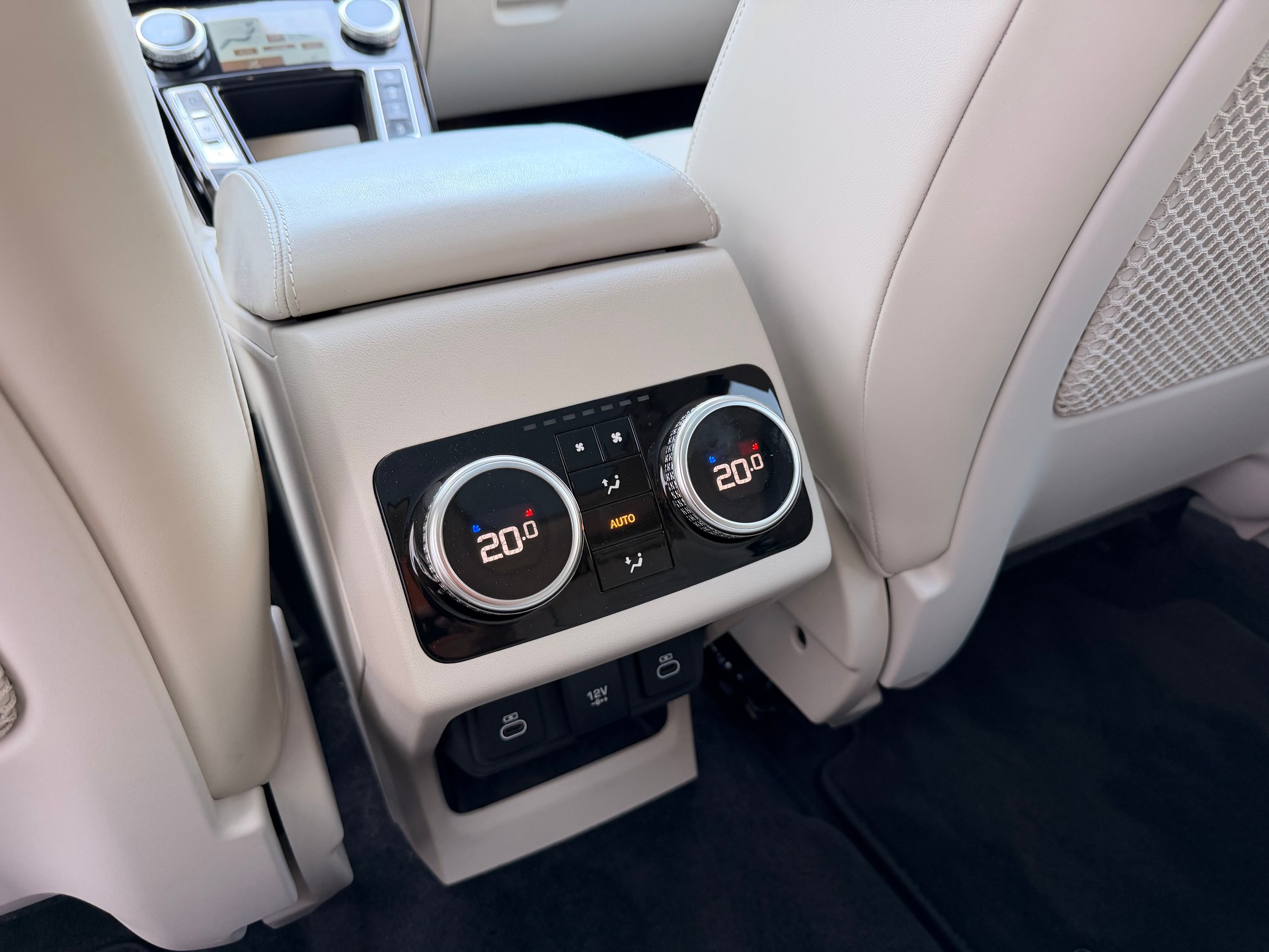 JAGUAR I-Pace EV400 HSE AWD-image-19
