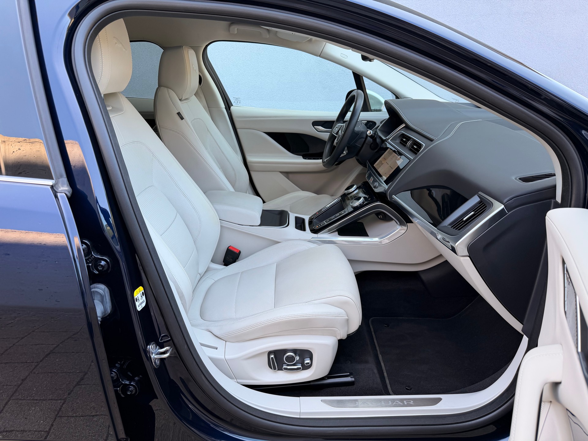 JAGUAR I-Pace EV400 HSE AWD-image-15