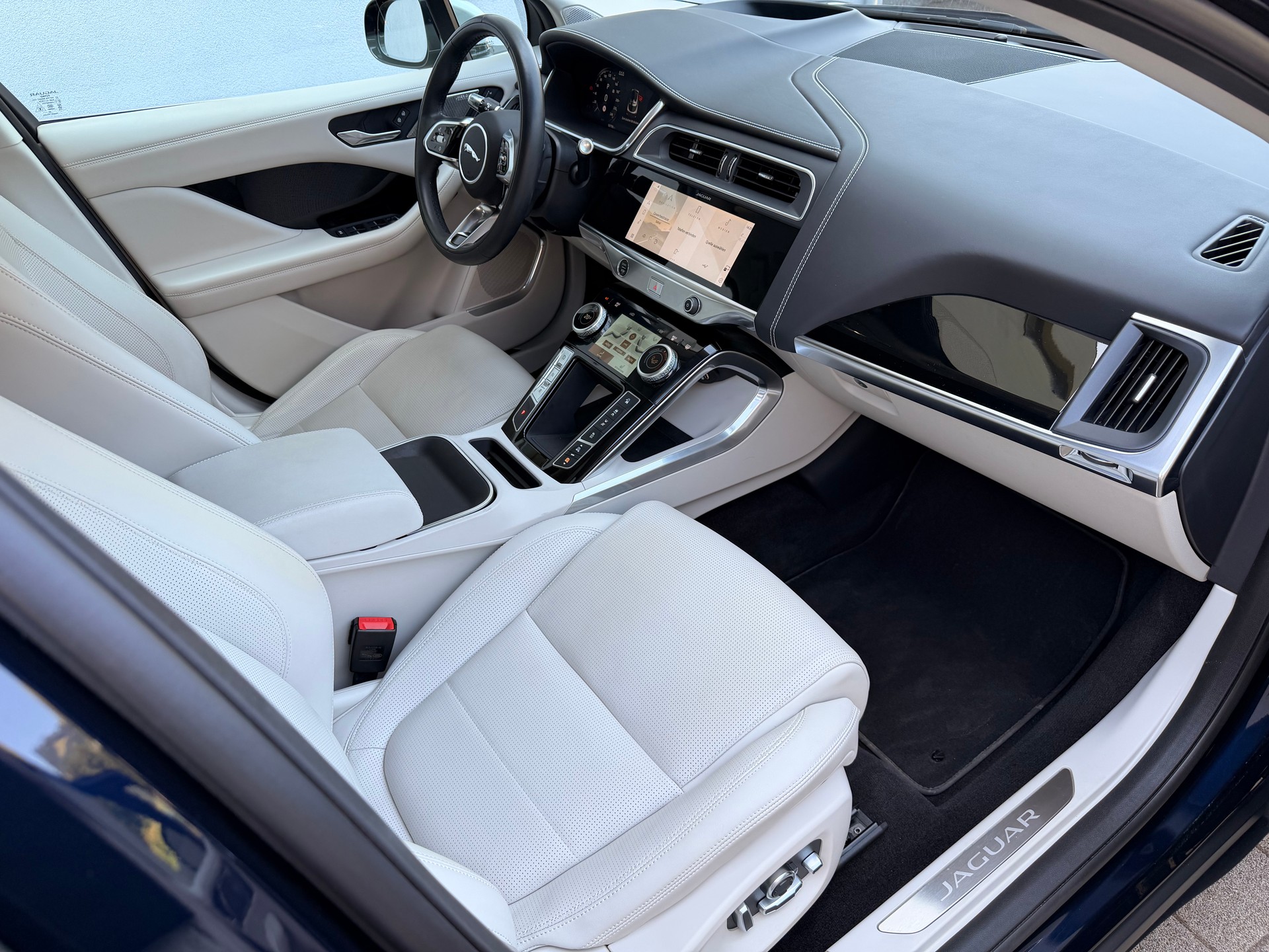 JAGUAR I-Pace EV400 HSE AWD-image-14