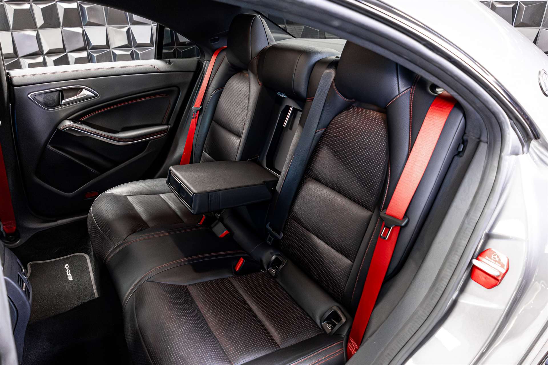MERCEDES-BENZ CLA 45 AMG 4Matic Speedshift-image-25