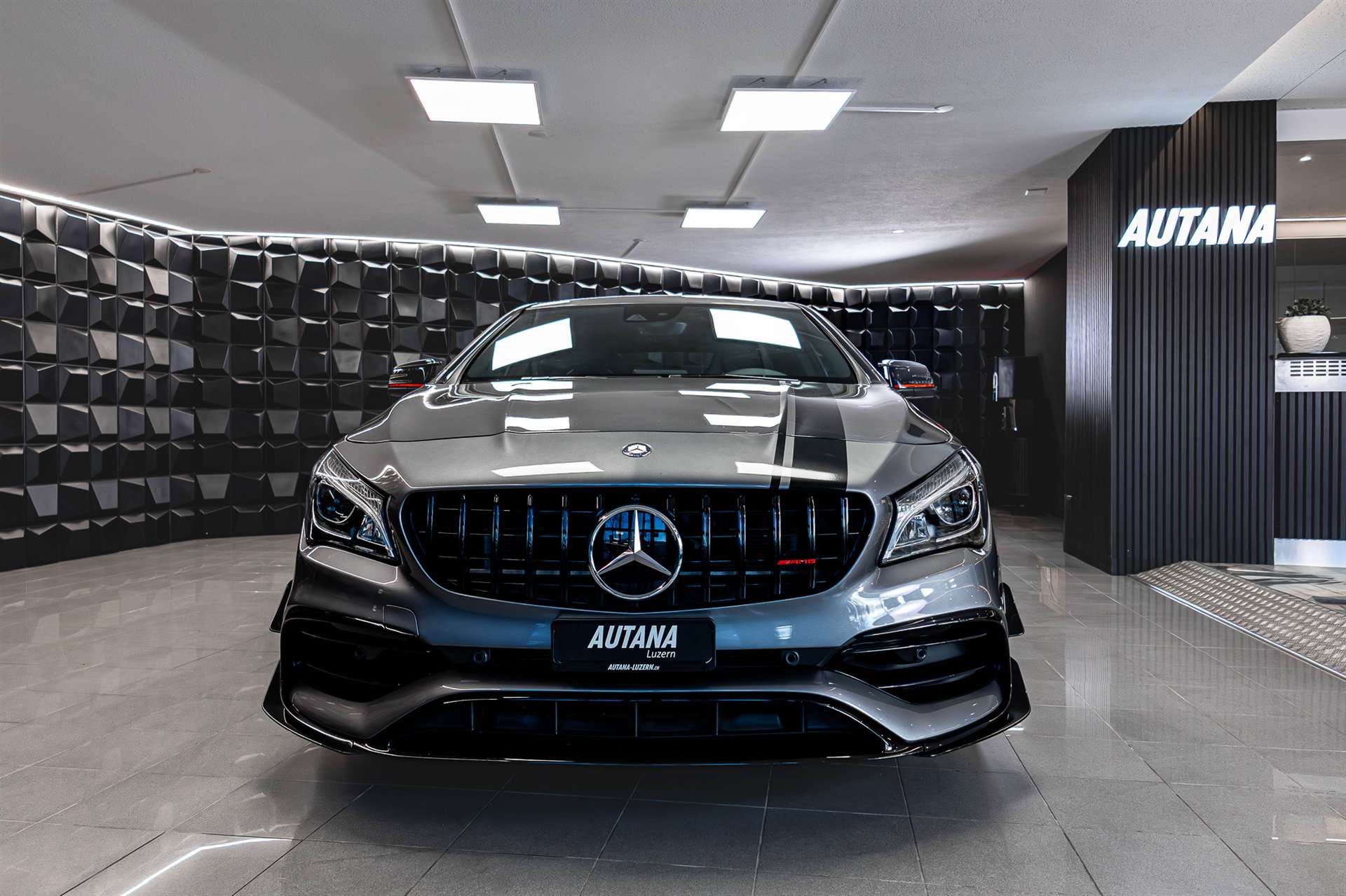MERCEDES-BENZ CLA 45 AMG 4Matic Speedshift-showroom-element-3