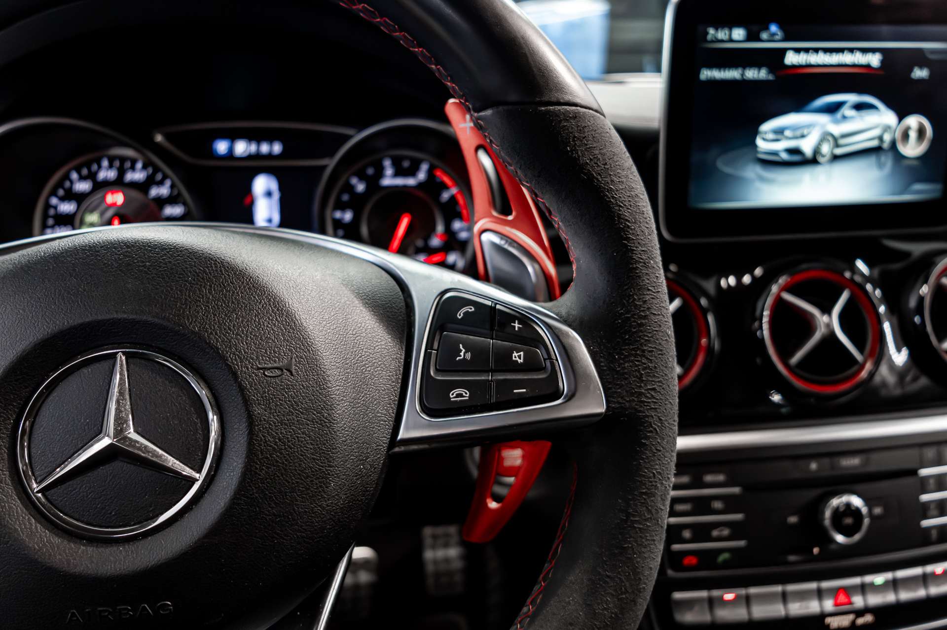 MERCEDES-BENZ CLA 45 AMG 4Matic Speedshift-image-8