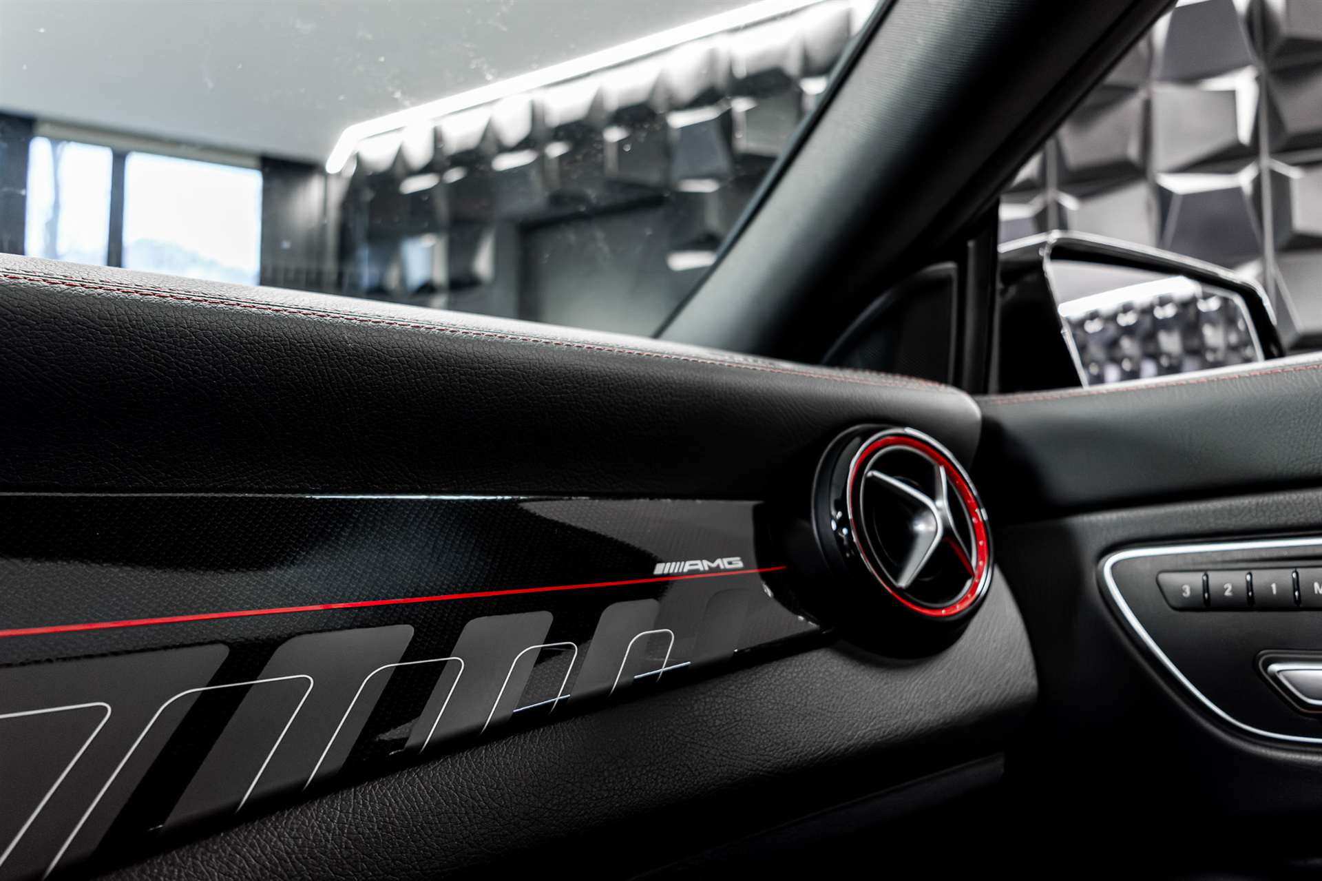 MERCEDES-BENZ CLA 45 AMG 4Matic Speedshift-image-23