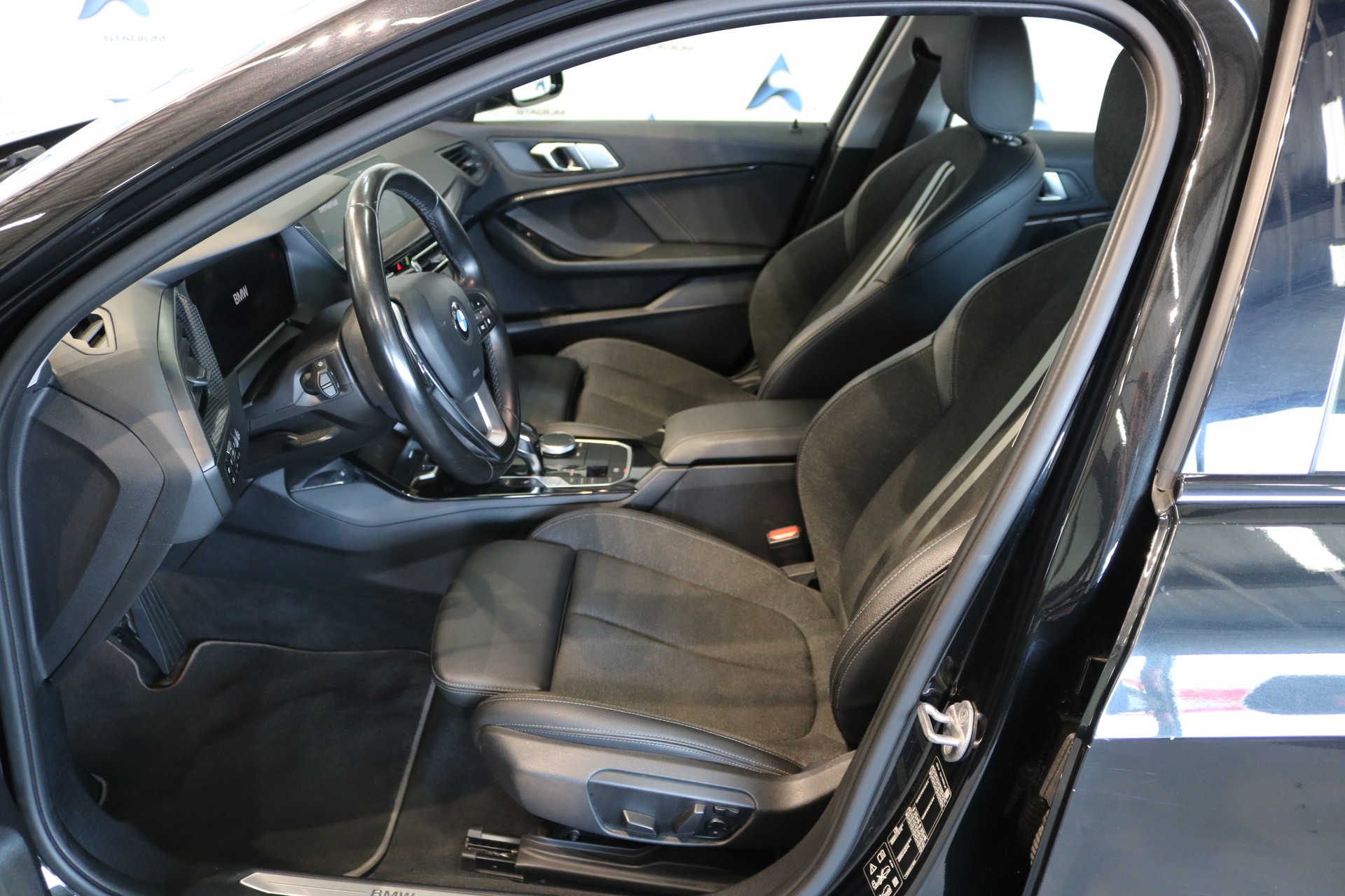 BMW 120d xDrive Steptronic Sport Line-showroom-element-3