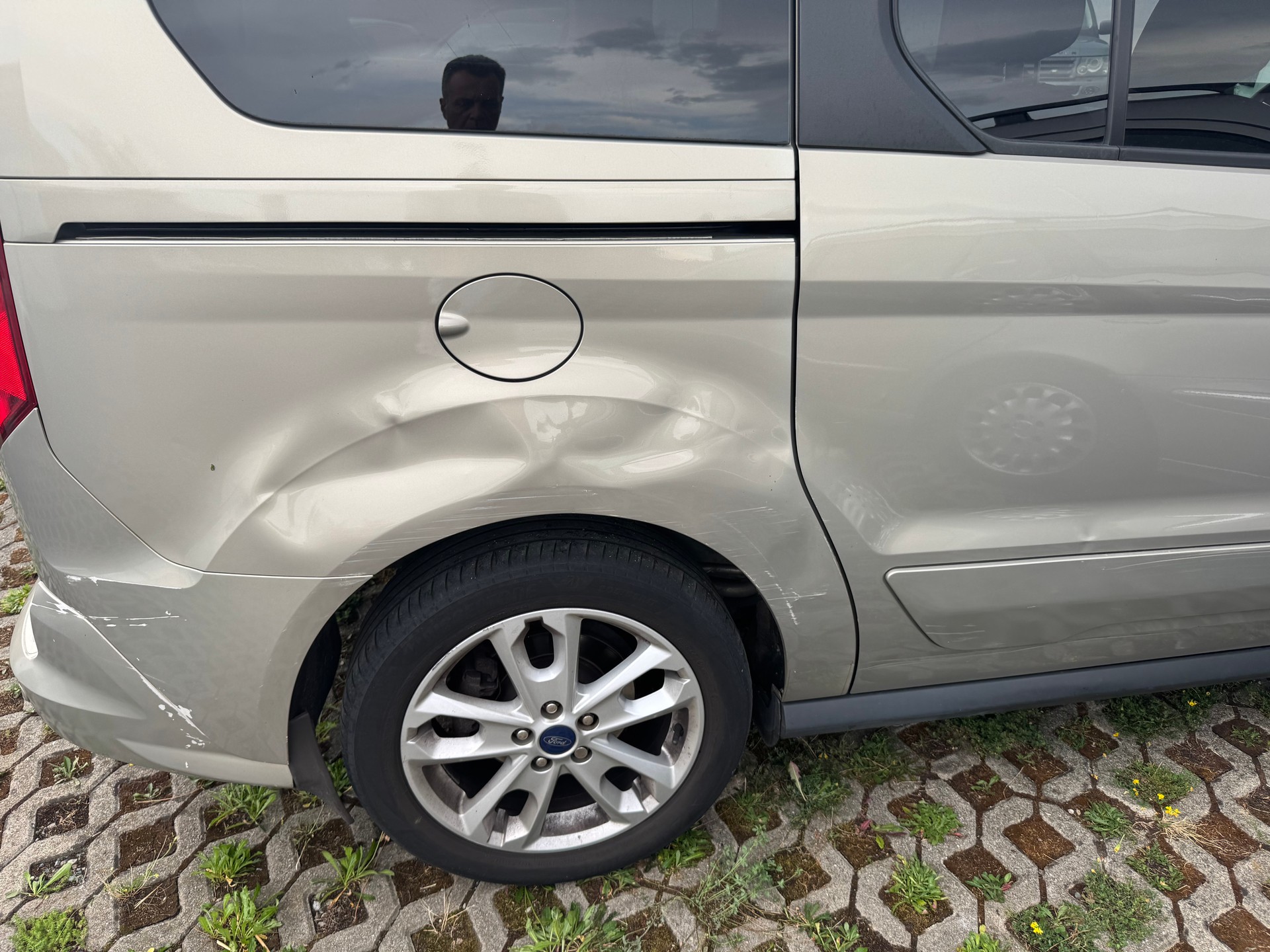 FORD Grand Tourneo Connect 1.6 SCTi Trend Automatic-image-15