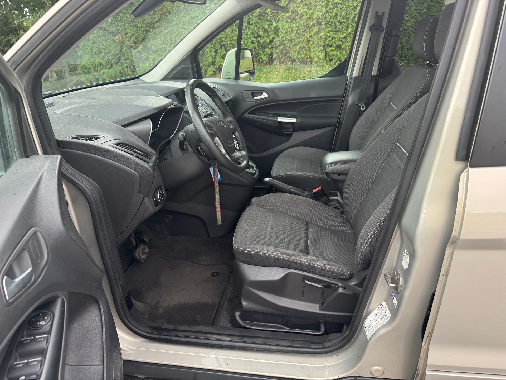 FORD Grand Tourneo Connect 1.6 SCTi Trend Automatic-image-8