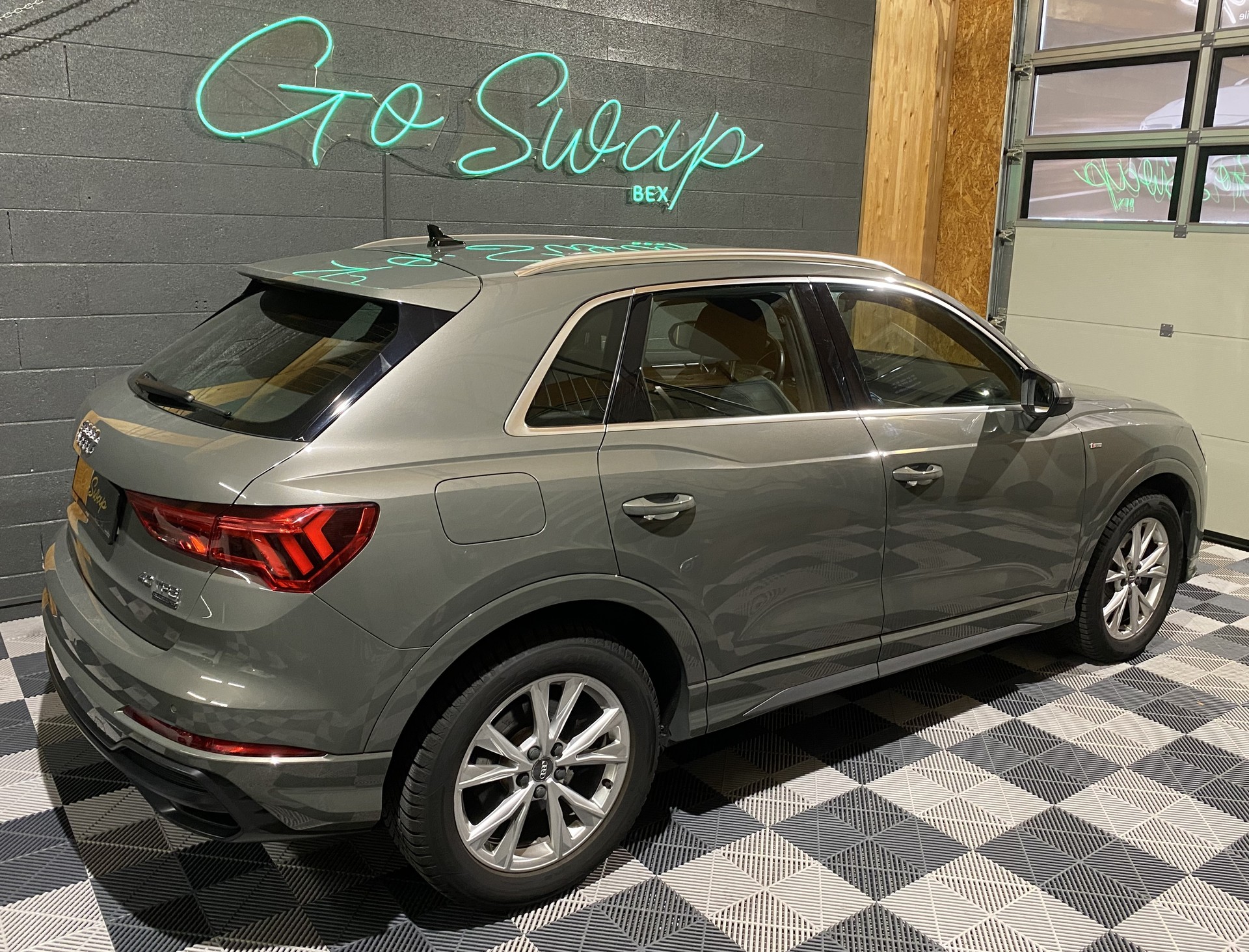 AUDI Q3 40 TFSI S line quattro S-tronic-showroom-element-3