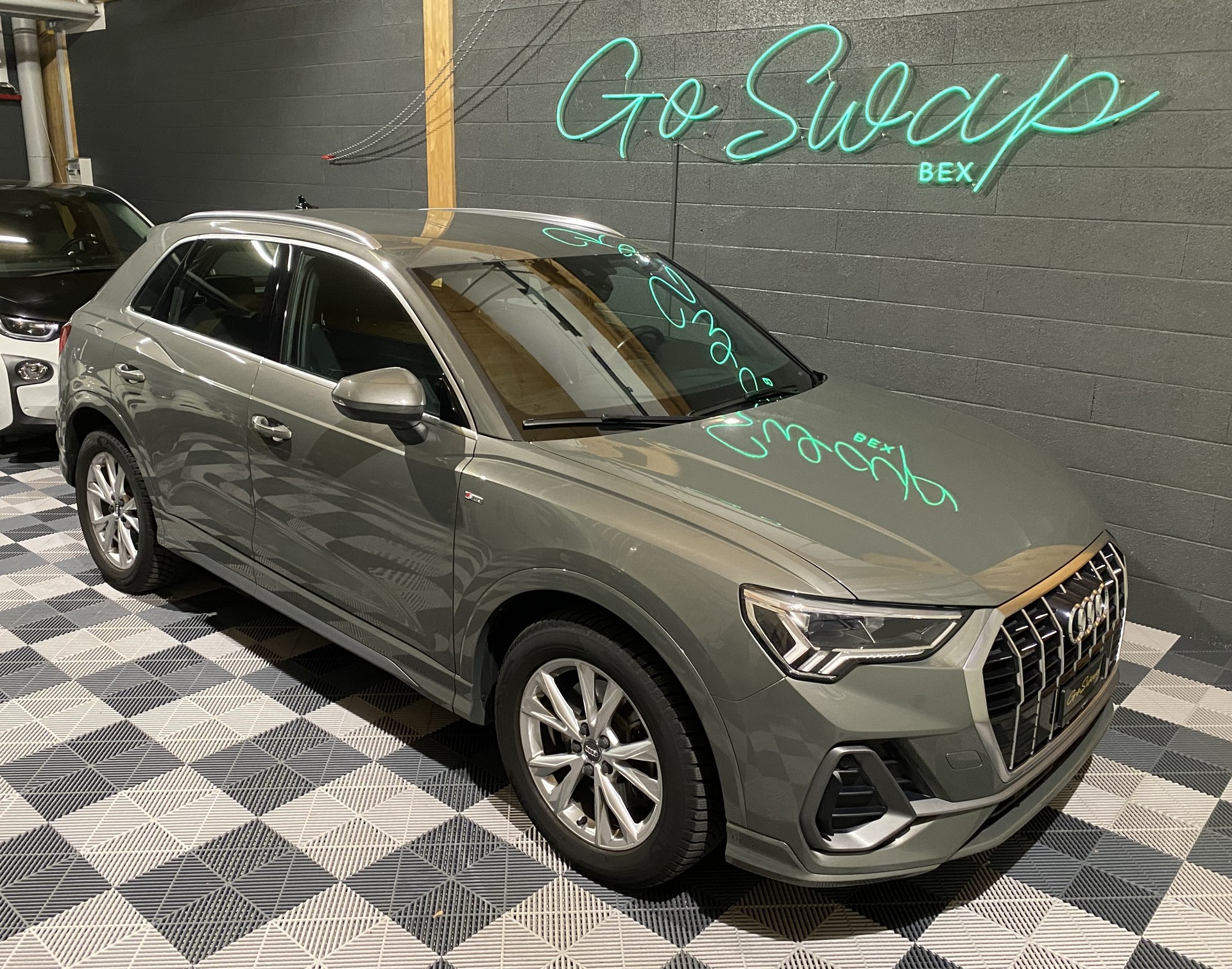 AUDI Q3 40 TFSI S line quattro S-tronic-showroom-element-1
