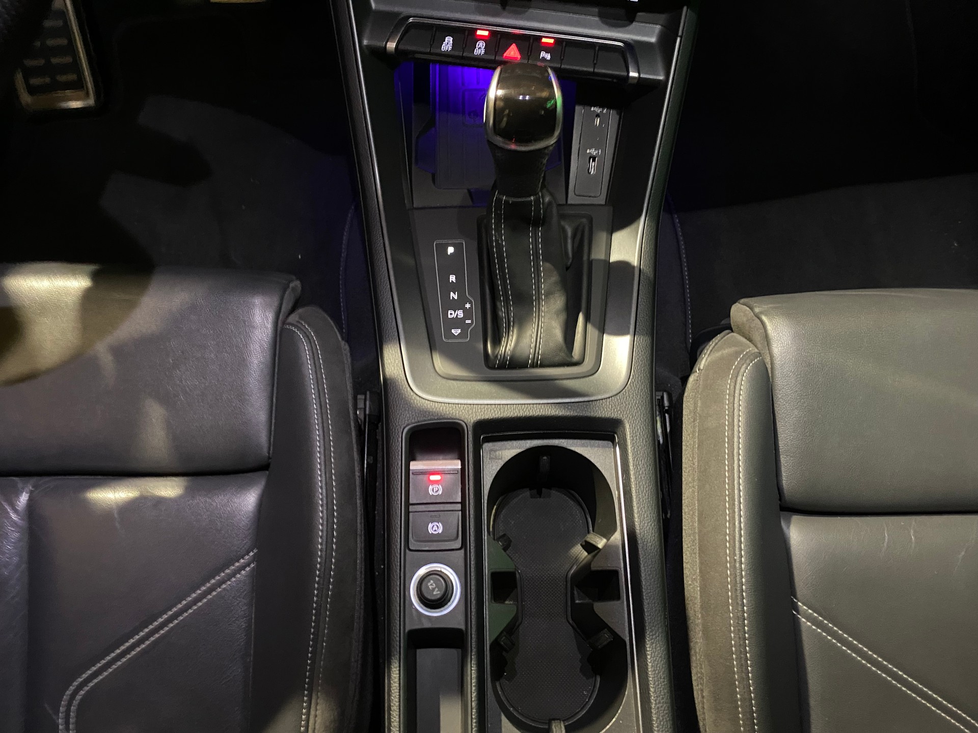 AUDI Q3 40 TFSI S line quattro S-tronic-image-25
